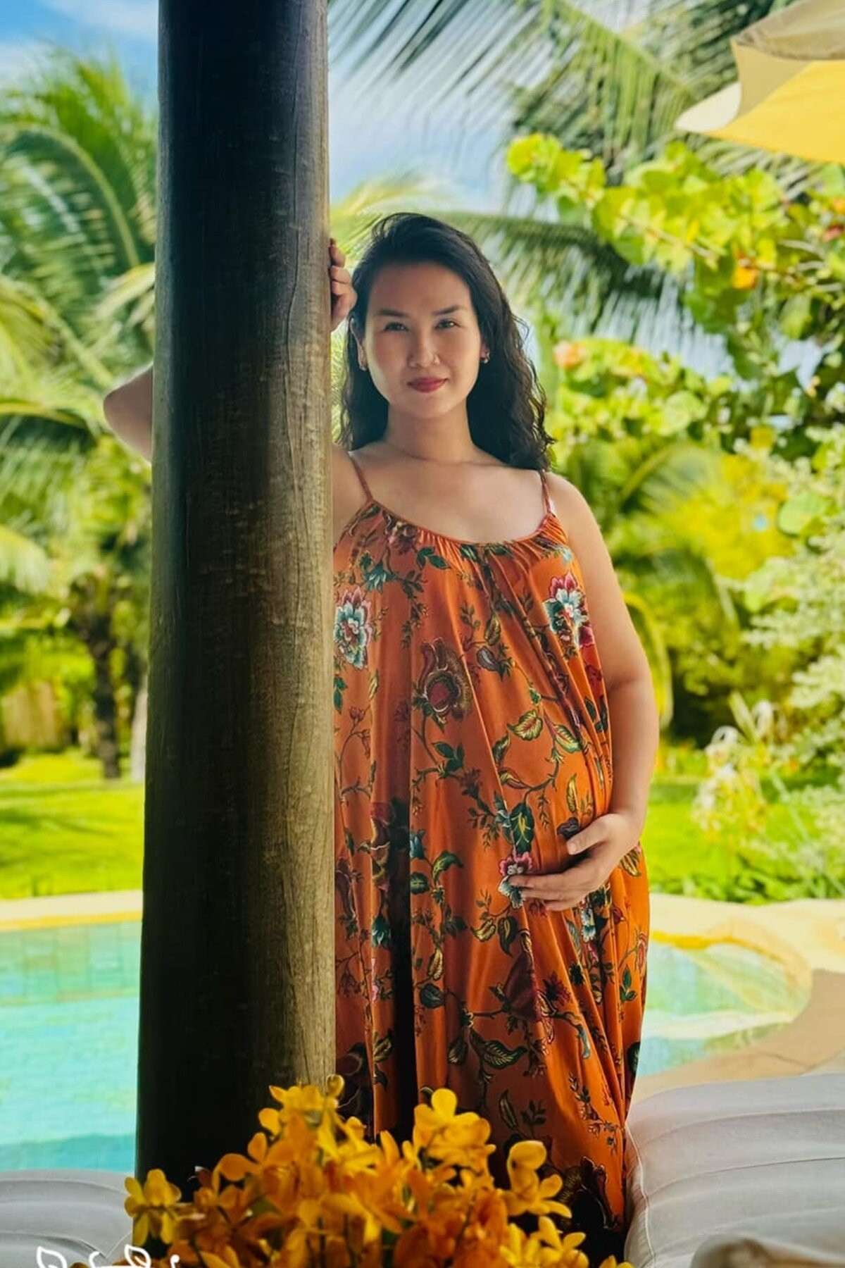 Sao Việt 24/8: Bà xã Chí Tài trẻ đẹp tuổi 65, Diễm My 9x khoe dáng nuột ở biển - 12