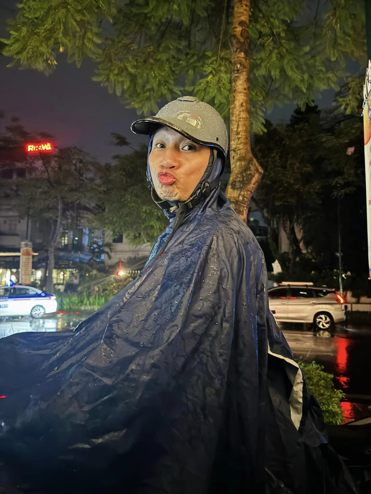 Sao Việt 24/8: Bà xã Chí Tài trẻ đẹp tuổi 65, Diễm My 9x khoe dáng nuột ở biển - 10