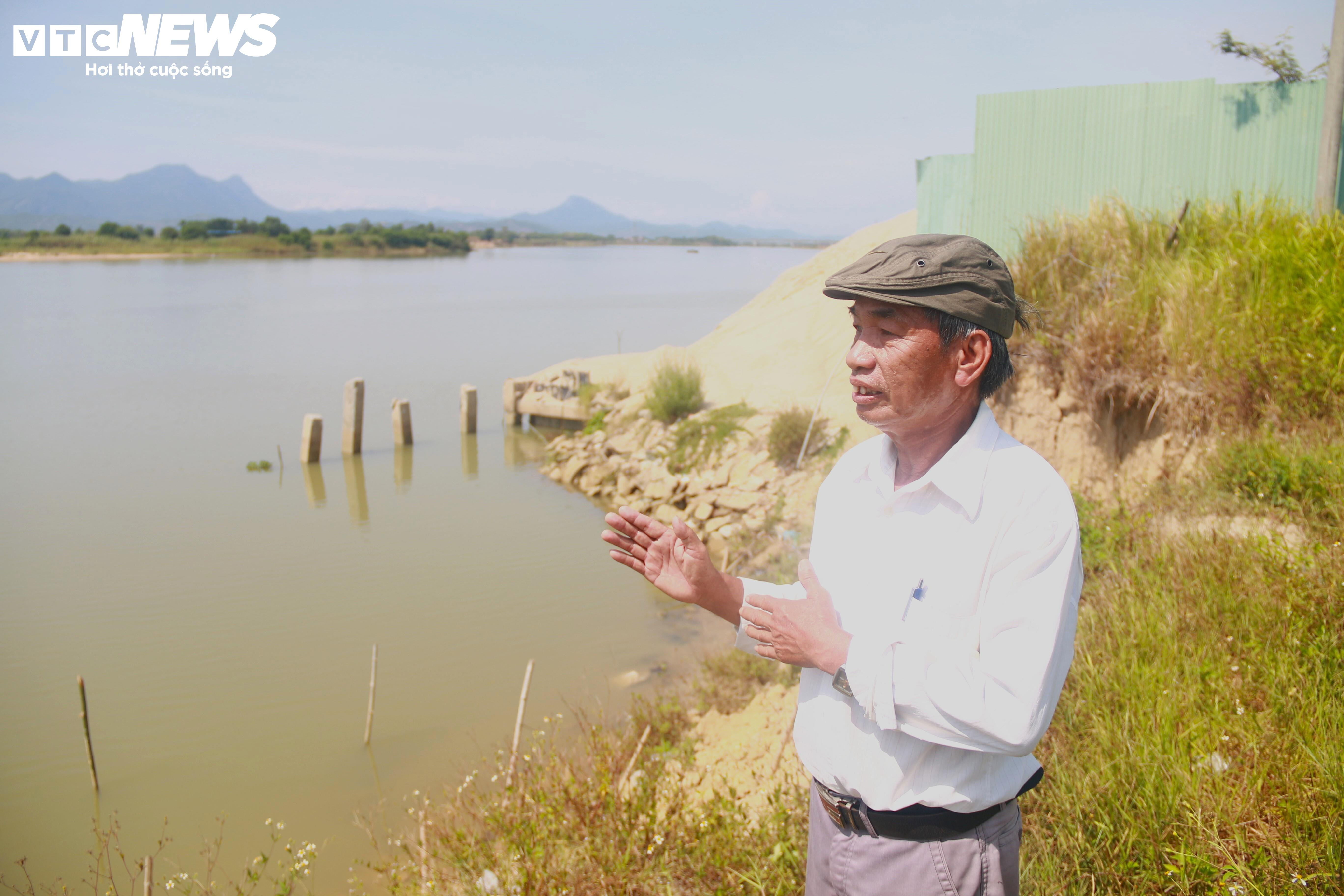 Quảng Nam: Sạt lở bờ sông Thu Bồn, nông dân đứng ngồi không yên - 3