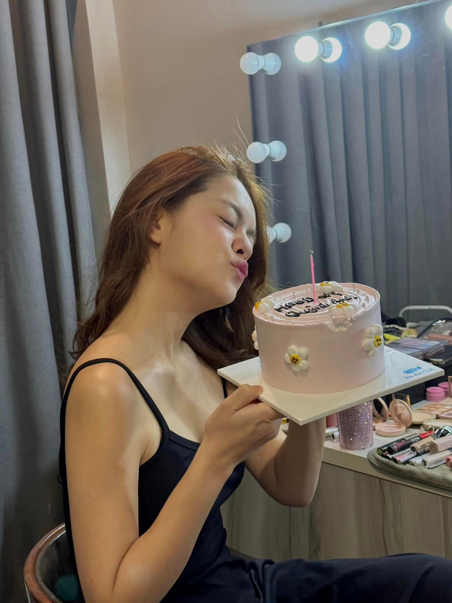 Sao Việt 26/8: Khánh Vân khoe cơ bụng, Vân Dung hé lộ thêm ảnh con trai lúc nhỏ - 8