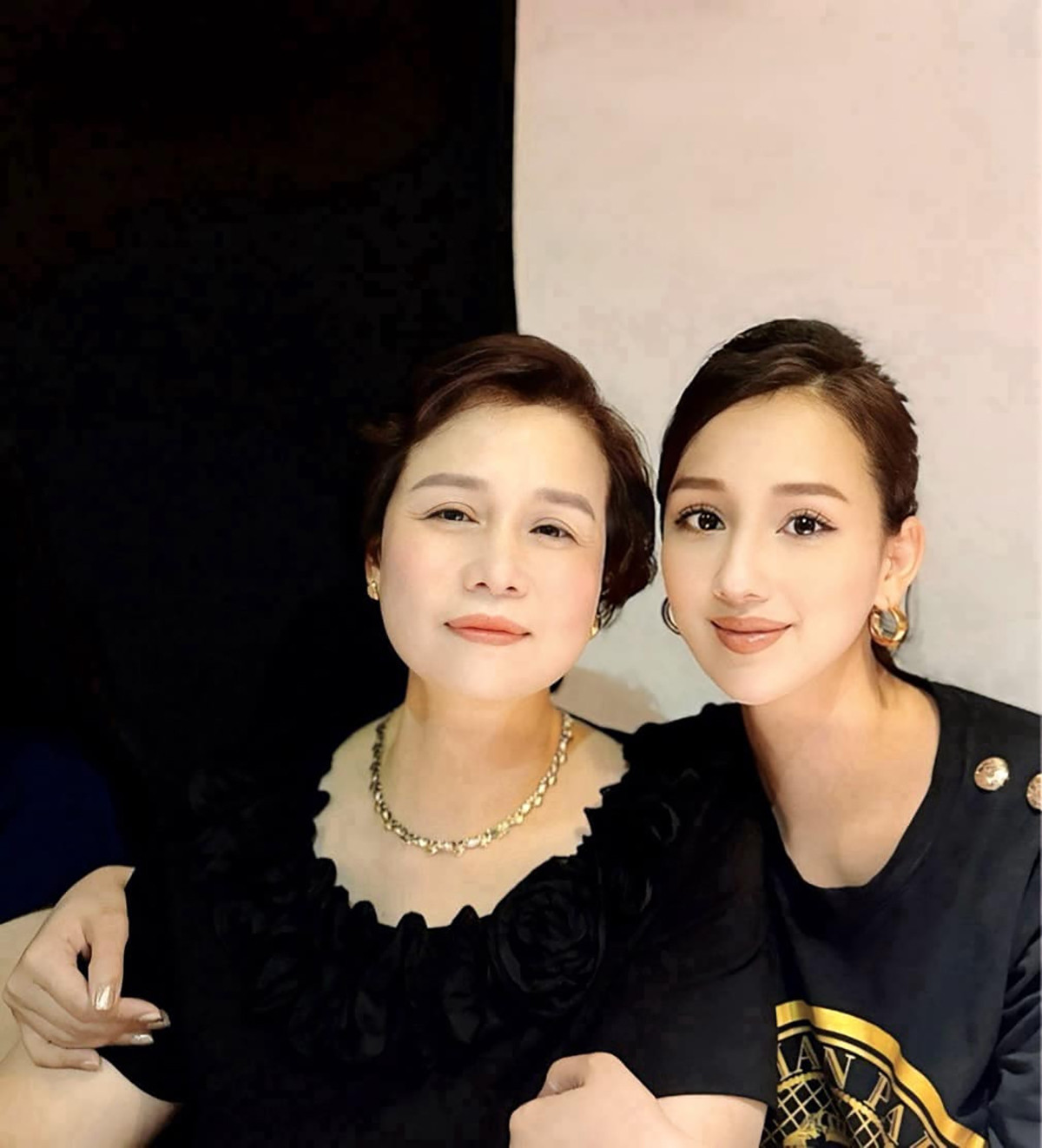 Sao Việt 26/8: Khánh Vân khoe cơ bụng, Vân Dung hé lộ thêm ảnh con trai lúc nhỏ - 5