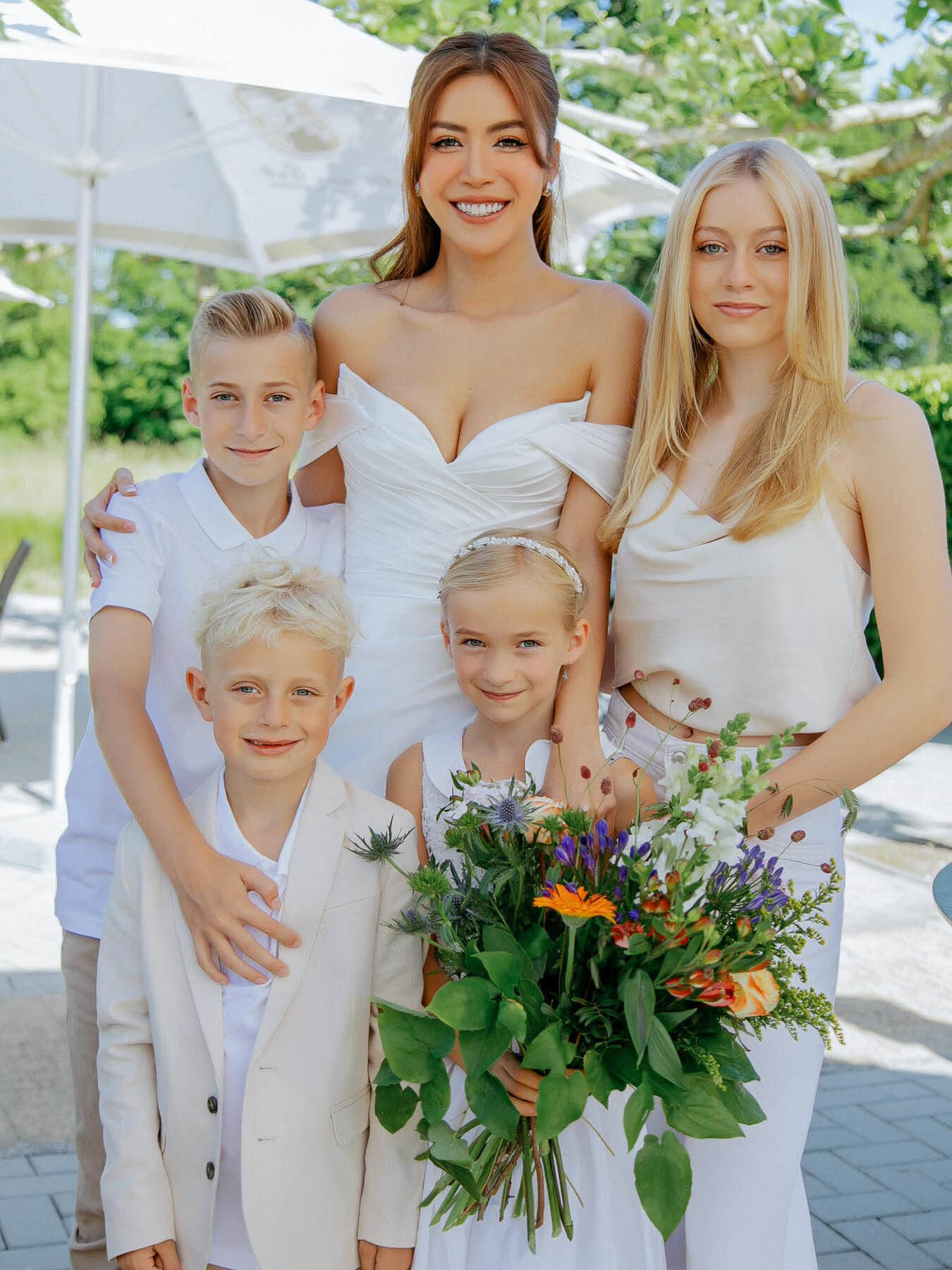 Sao Việt 27/8: Nhã Phương nhí nhảnh bên chồng, Minh Hằng làm sinh nhật cho con - 9