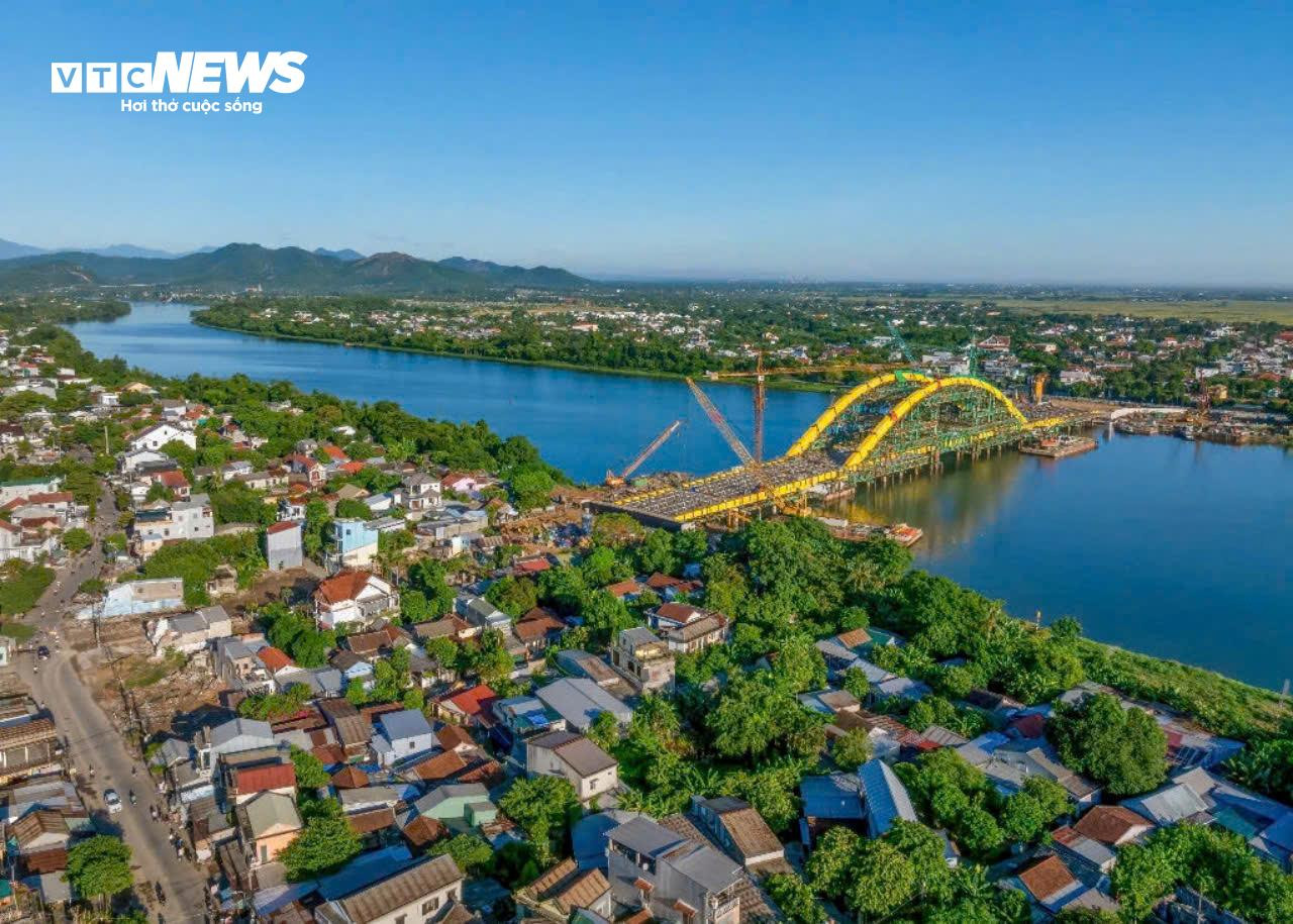 Cận cảnh cầu hơn 1.500 tỷ vượt sông Hương sau ngày hợp long - 1
