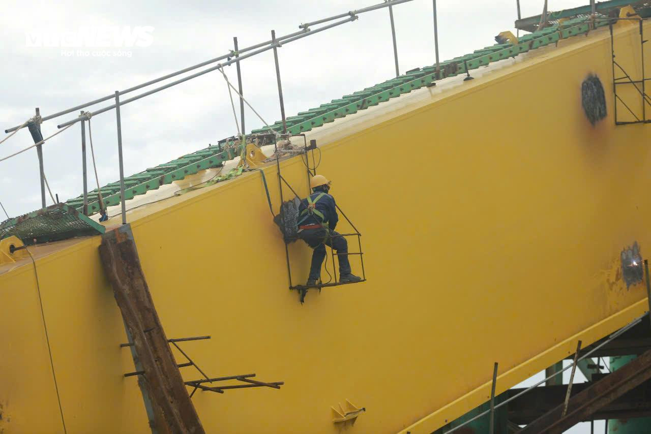 Cận cảnh cầu hơn 1.500 tỷ vượt sông Hương sau ngày hợp long - 11