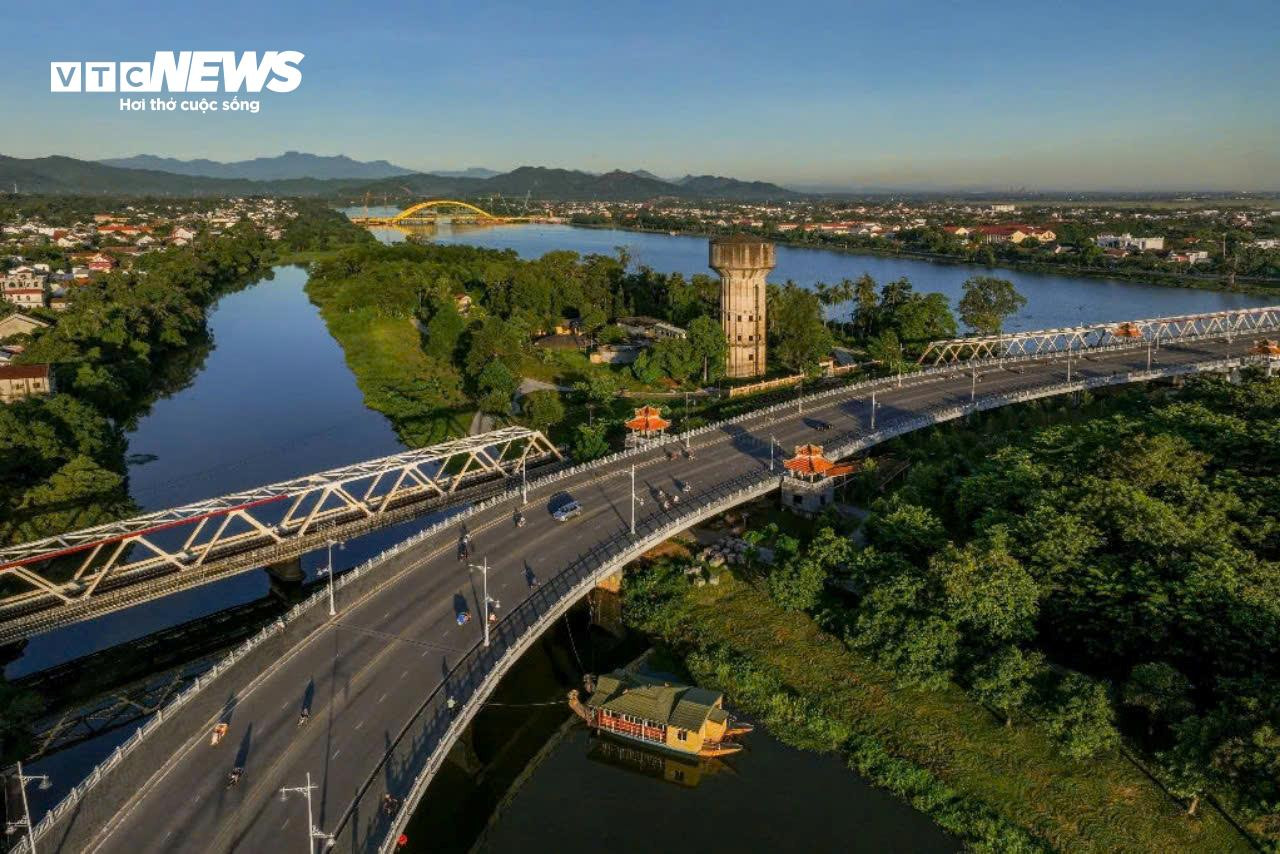 Cận cảnh cầu hơn 1.500 tỷ vượt sông Hương sau ngày hợp long - 2