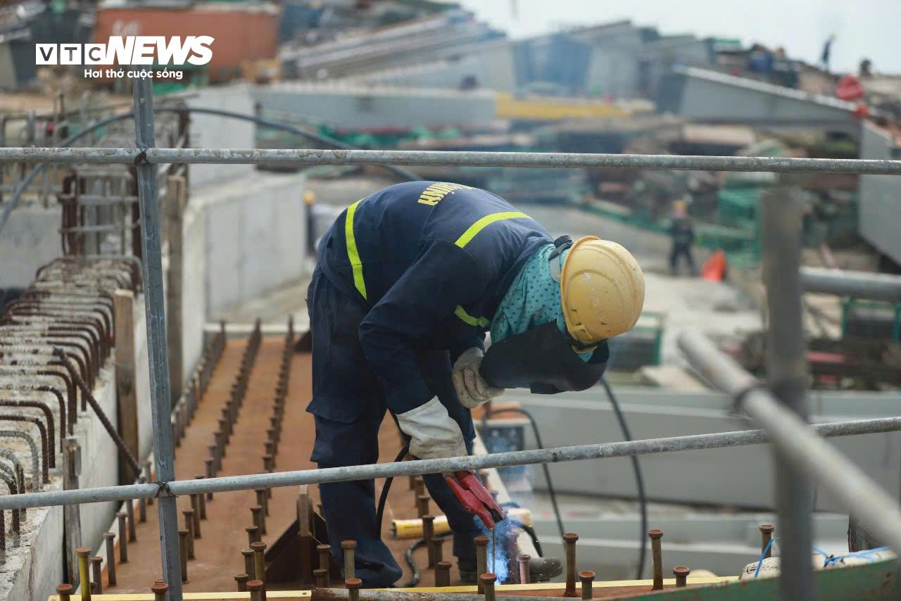 Cận cảnh cầu hơn 1.500 tỷ vượt sông Hương sau ngày hợp long - 5