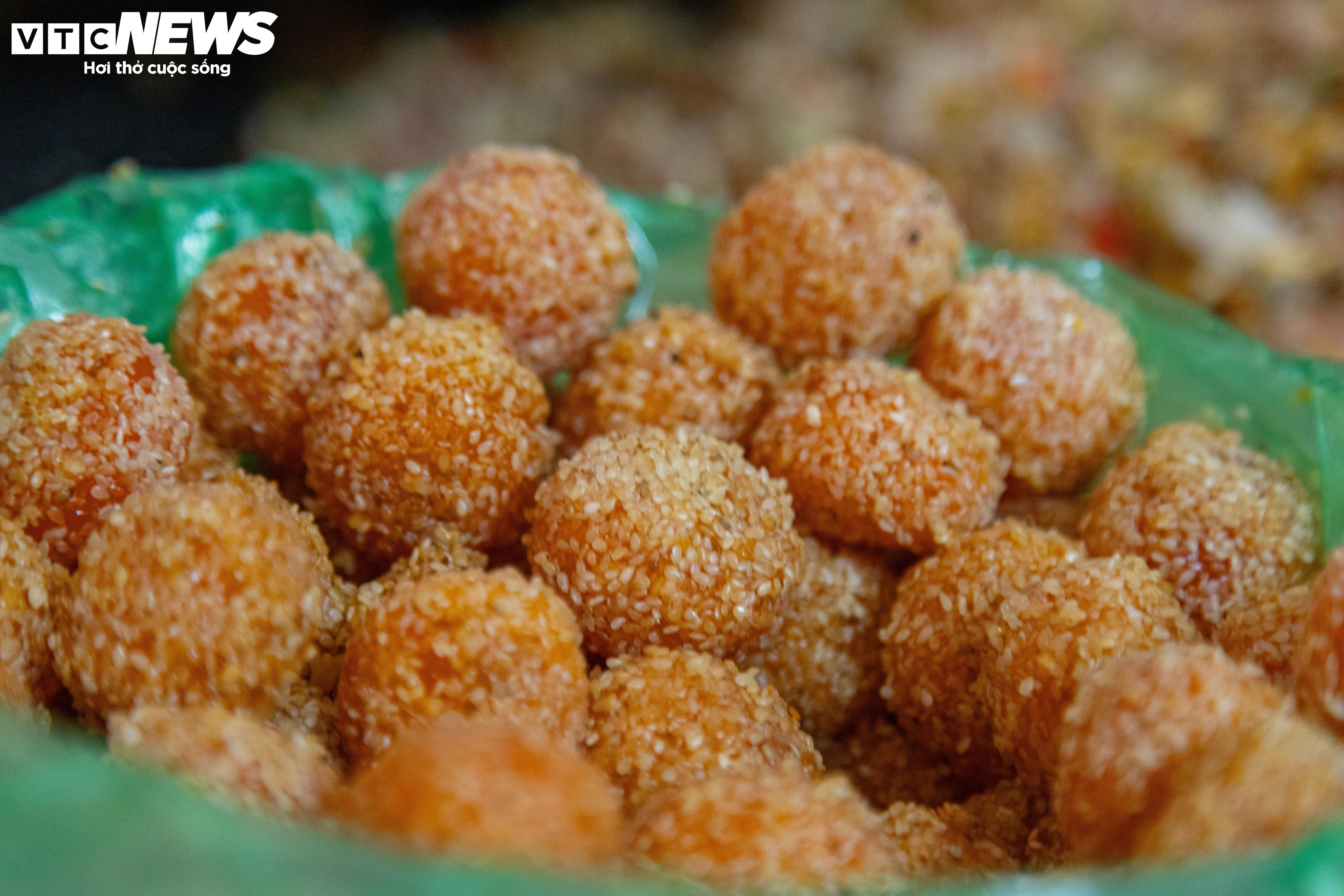 Khách ưa chuộng bánh trung thu truyền thống, các lò sản xuất thâu đêm - 4