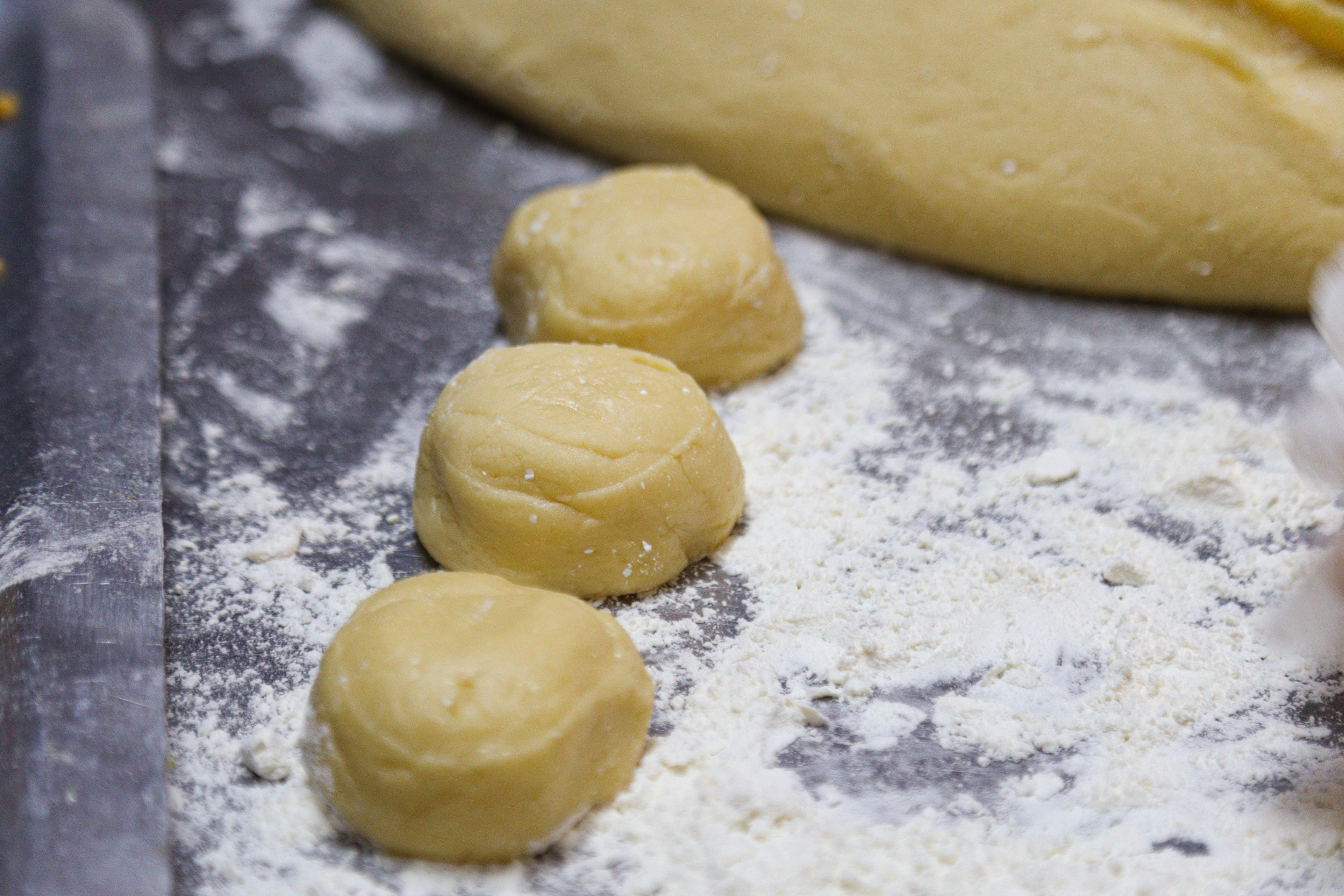 Khách ưa chuộng bánh trung thu truyền thống, các lò sản xuất thâu đêm - 11