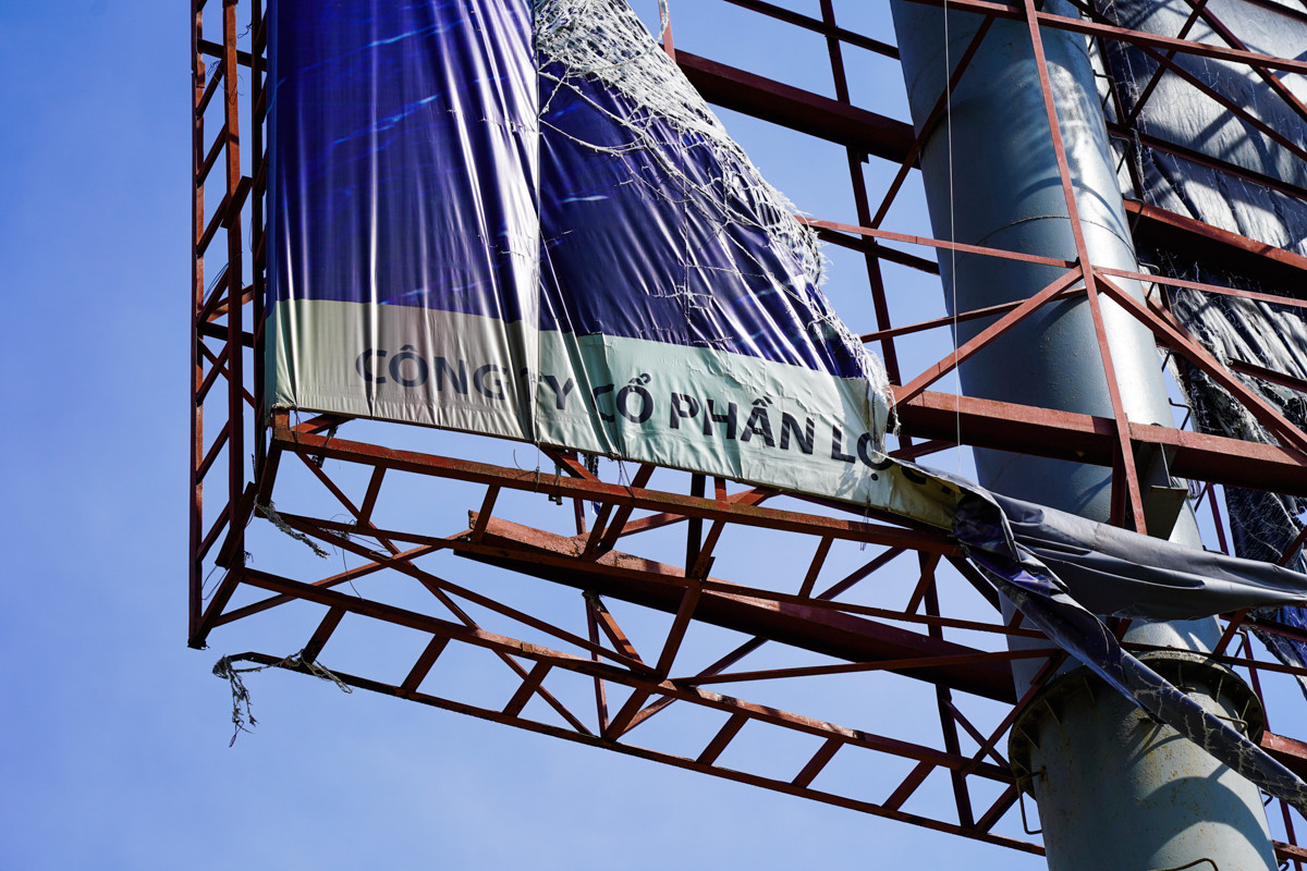 Nhếch nhác hàng loạt biển quảng cáo trơ khung, rỉ sét ở Hà Tĩnh - 6