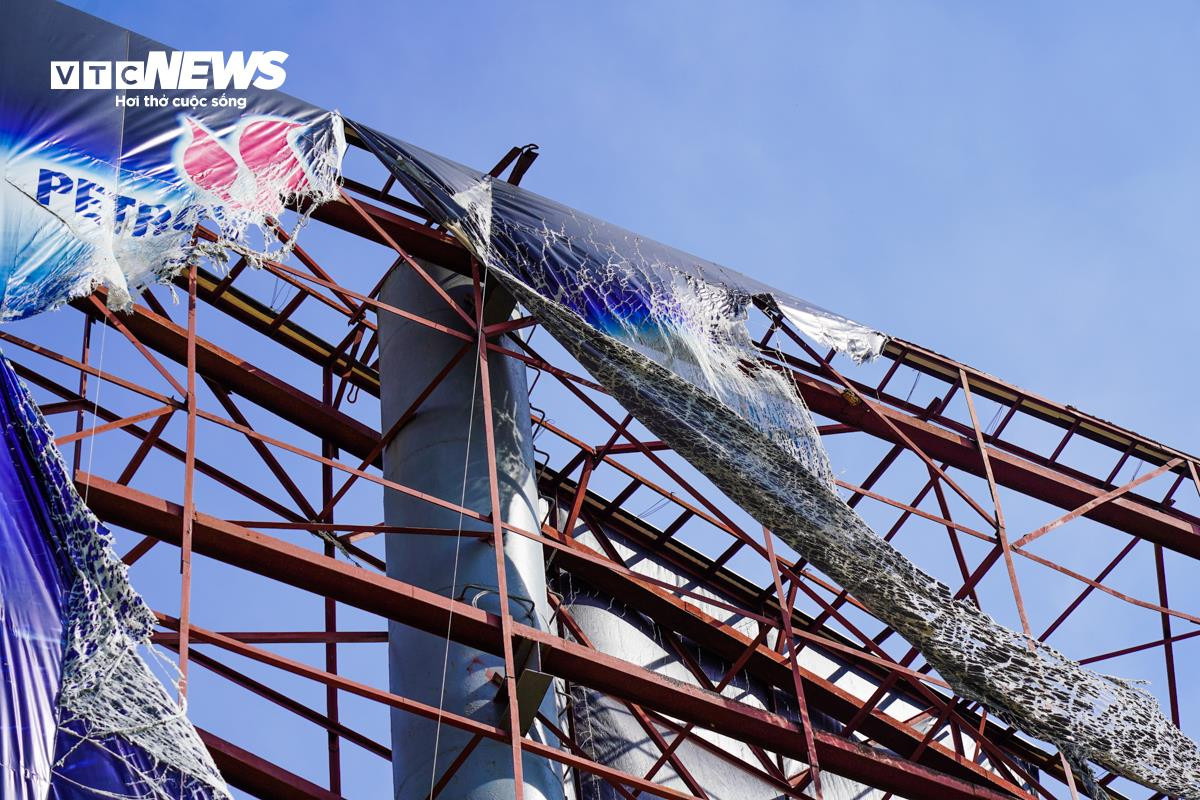 Nhếch nhác hàng loạt biển quảng cáo trơ khung, rỉ sét ở Hà Tĩnh - 5