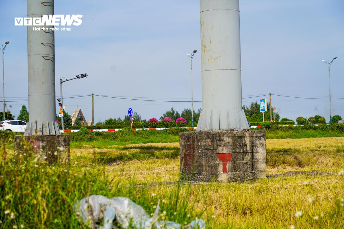 Nhếch nhác hàng loạt biển quảng cáo trơ khung, rỉ sét ở Hà Tĩnh - 11