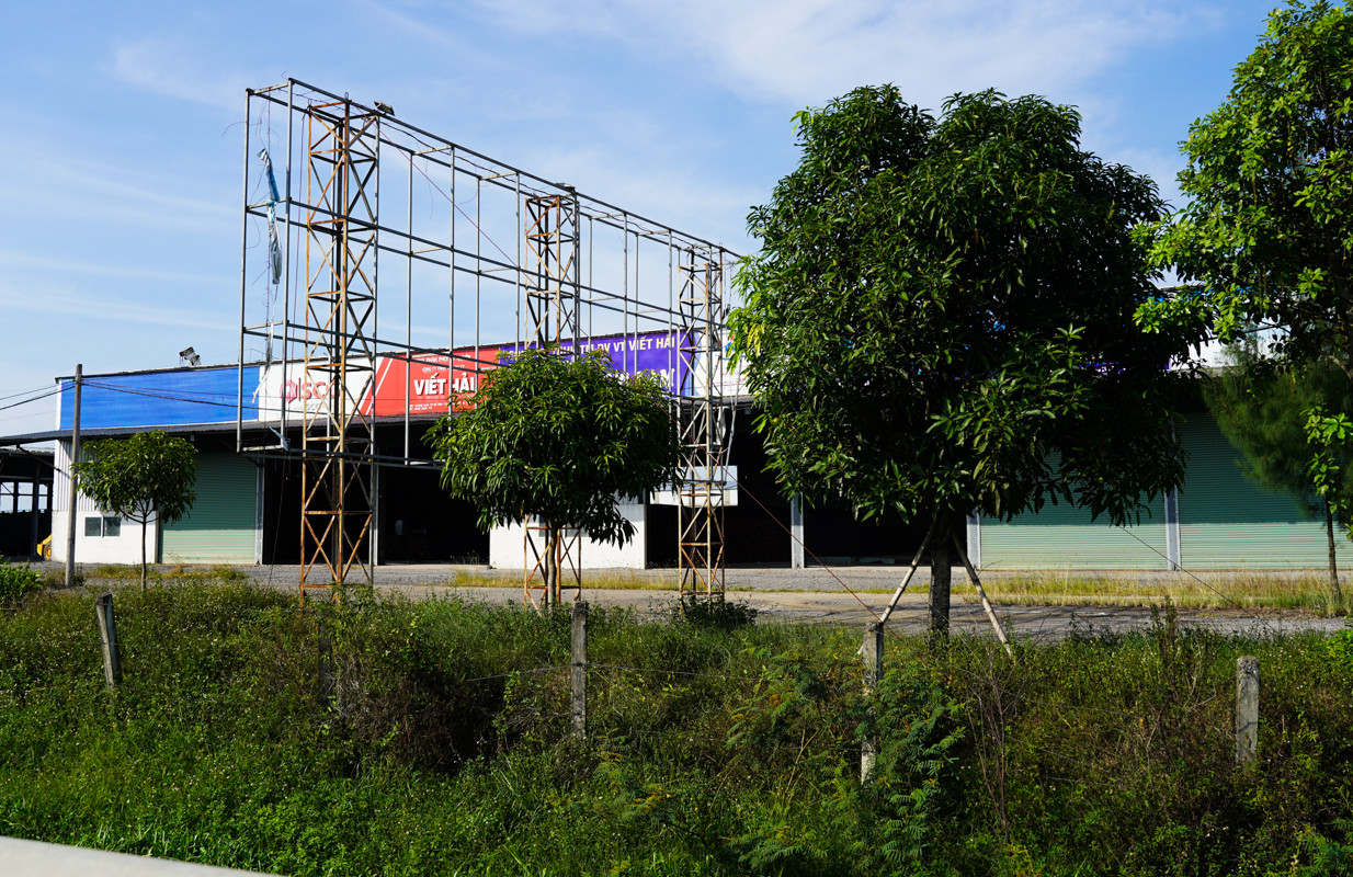 Nhếch nhác hàng loạt biển quảng cáo trơ khung, rỉ sét ở Hà Tĩnh - 13