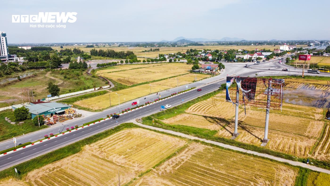 Nhếch nhác hàng loạt biển quảng cáo trơ khung, rỉ sét ở Hà Tĩnh - 18