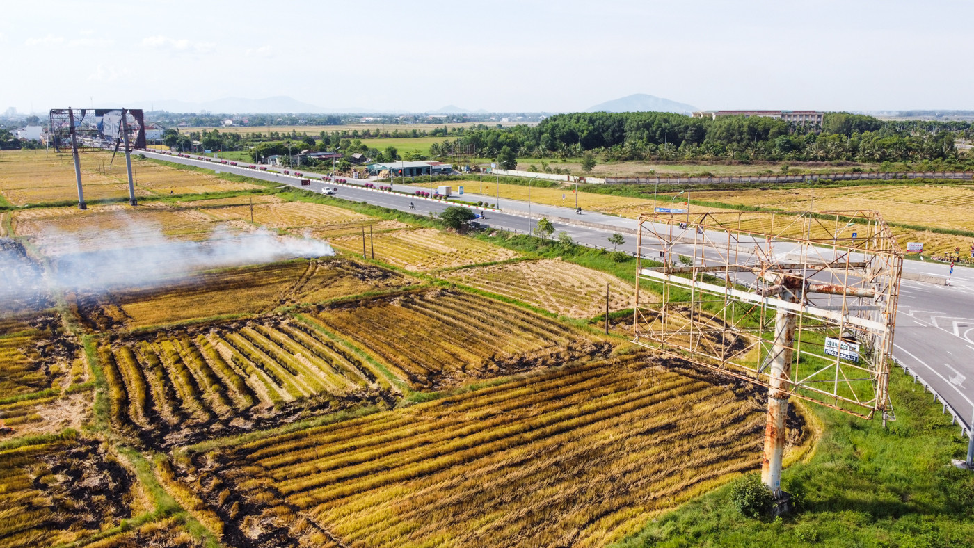 Nhếch nhác hàng loạt biển quảng cáo trơ khung, rỉ sét ở Hà Tĩnh - 3