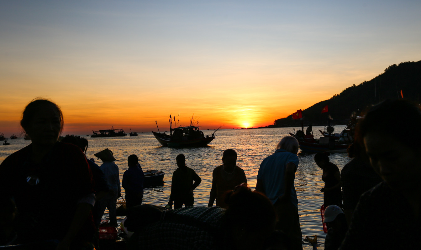 Nhộn nhịp chợ cá Cồn Gò bên làng chài 600 năm tuổi ở Hà Tĩnh - 10