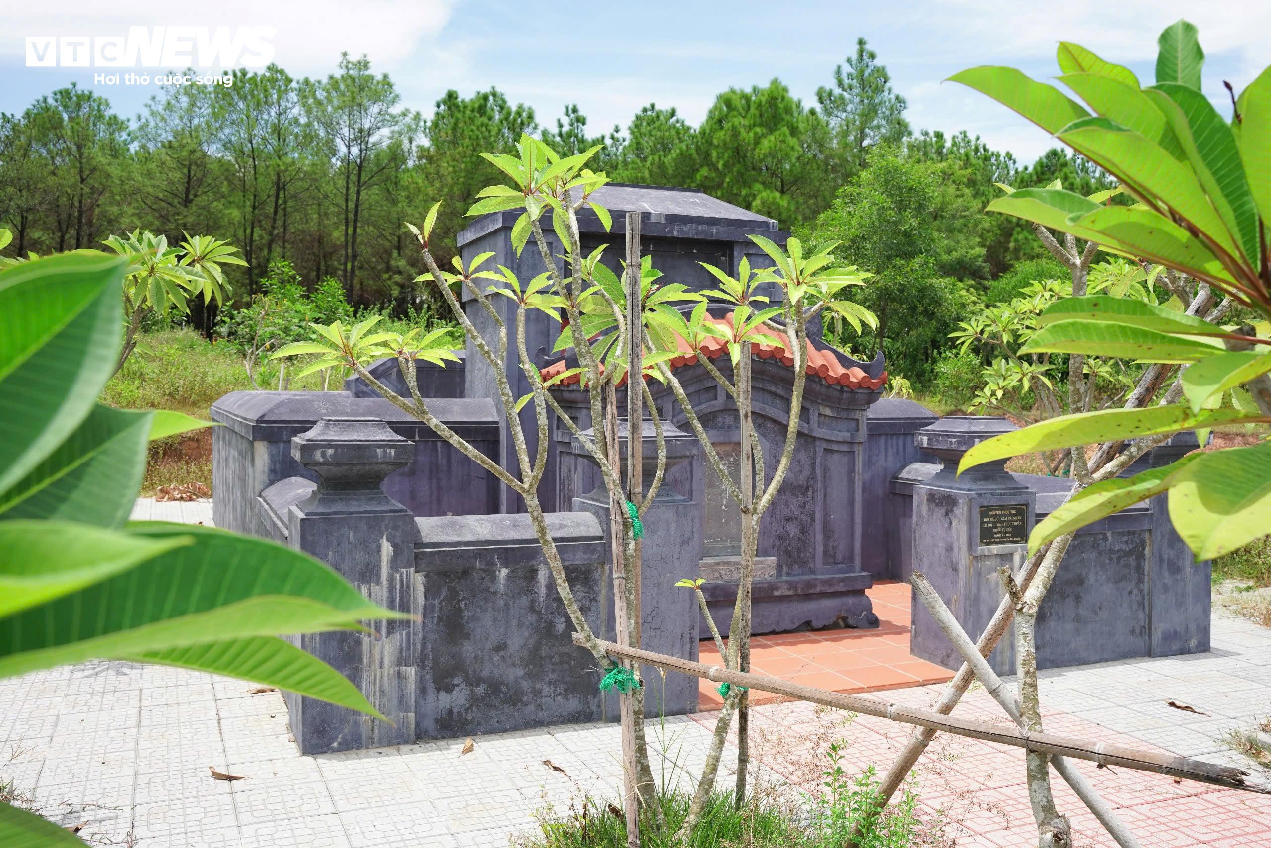 Diện mạo lăng mộ vợ vua Tự Đức sau gần thập kỷ bị san phẳng làm bãi đậu xe - 2