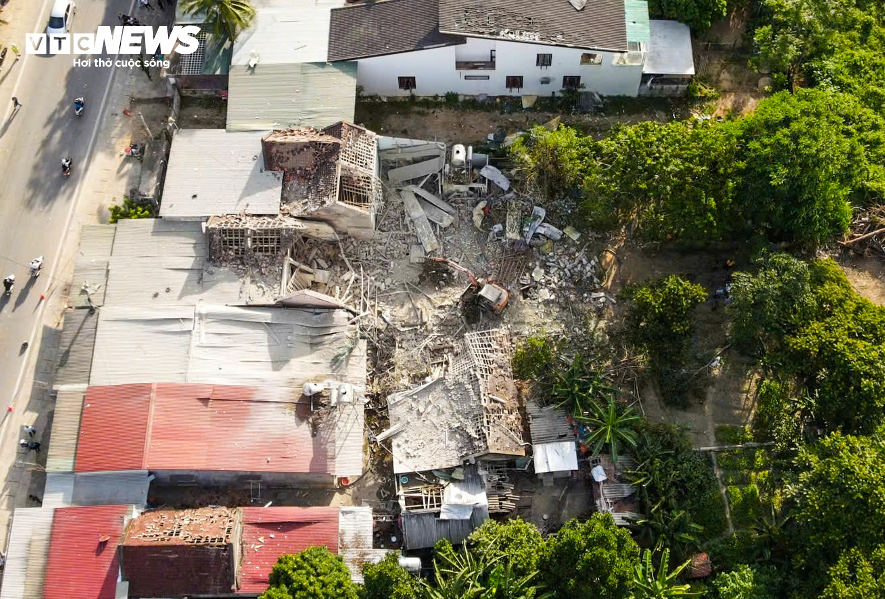 Hiện trường 2 vụ nổ liên tiếp, 4 người thương vong ở Nghệ An - 3