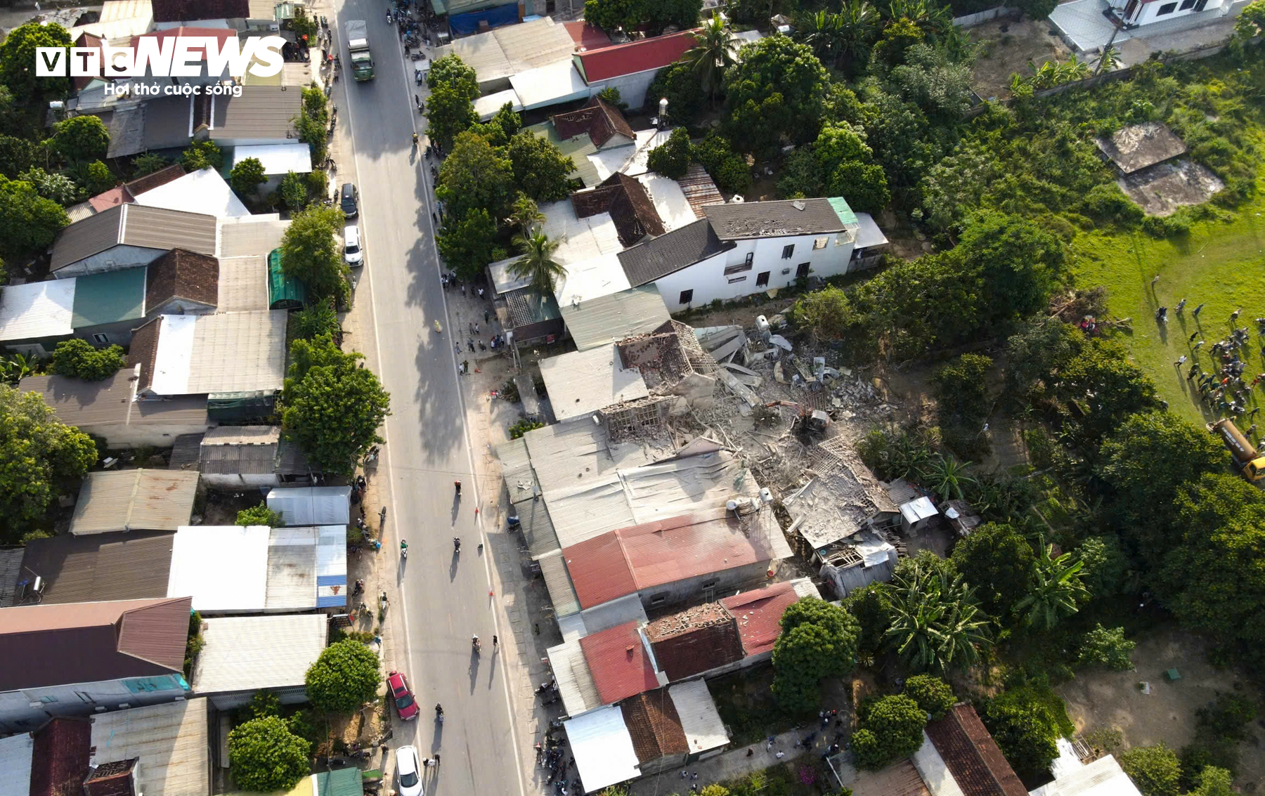 Hiện trường 2 vụ nổ liên tiếp, 4 người thương vong ở Nghệ An - 8