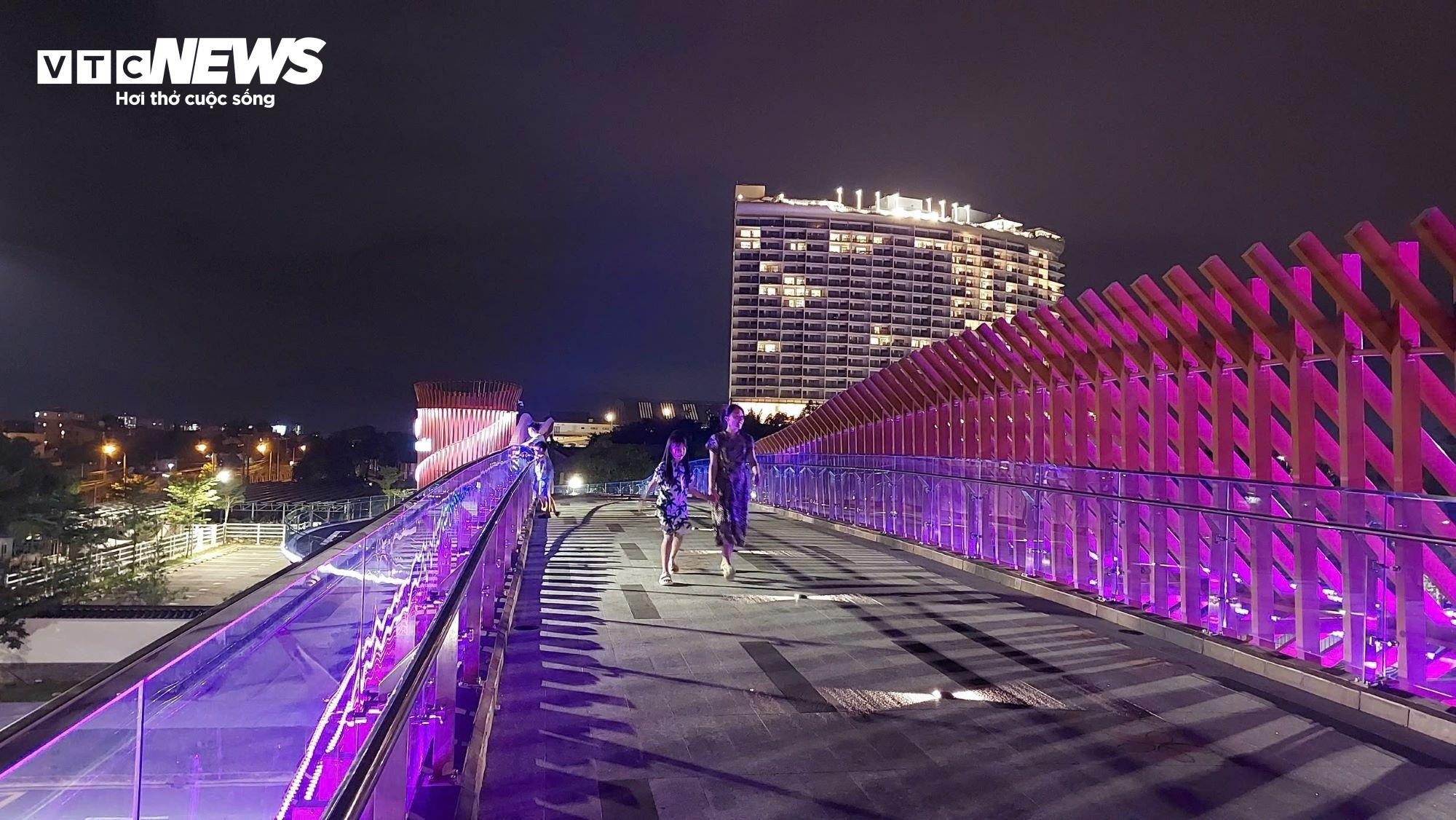 Cầu vượt đại lộ ven biển hơn 40 tỷ đẹp lung linh ở Đà Nẵng - 7
