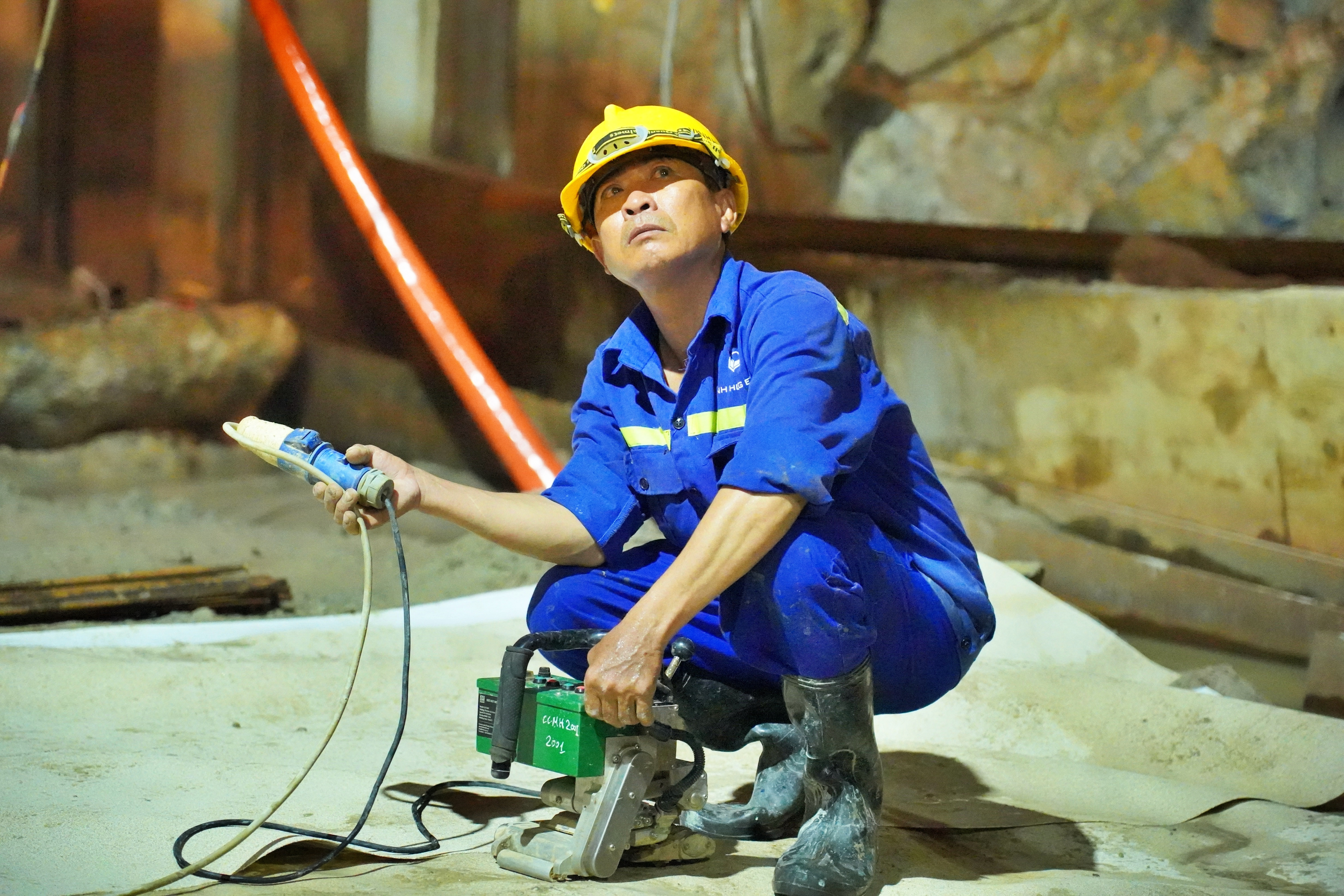 Cảnh làm việc xuyên đêm, xuyên dịp lễ ở nút giao hiện đại nhất TP.HCM - 9