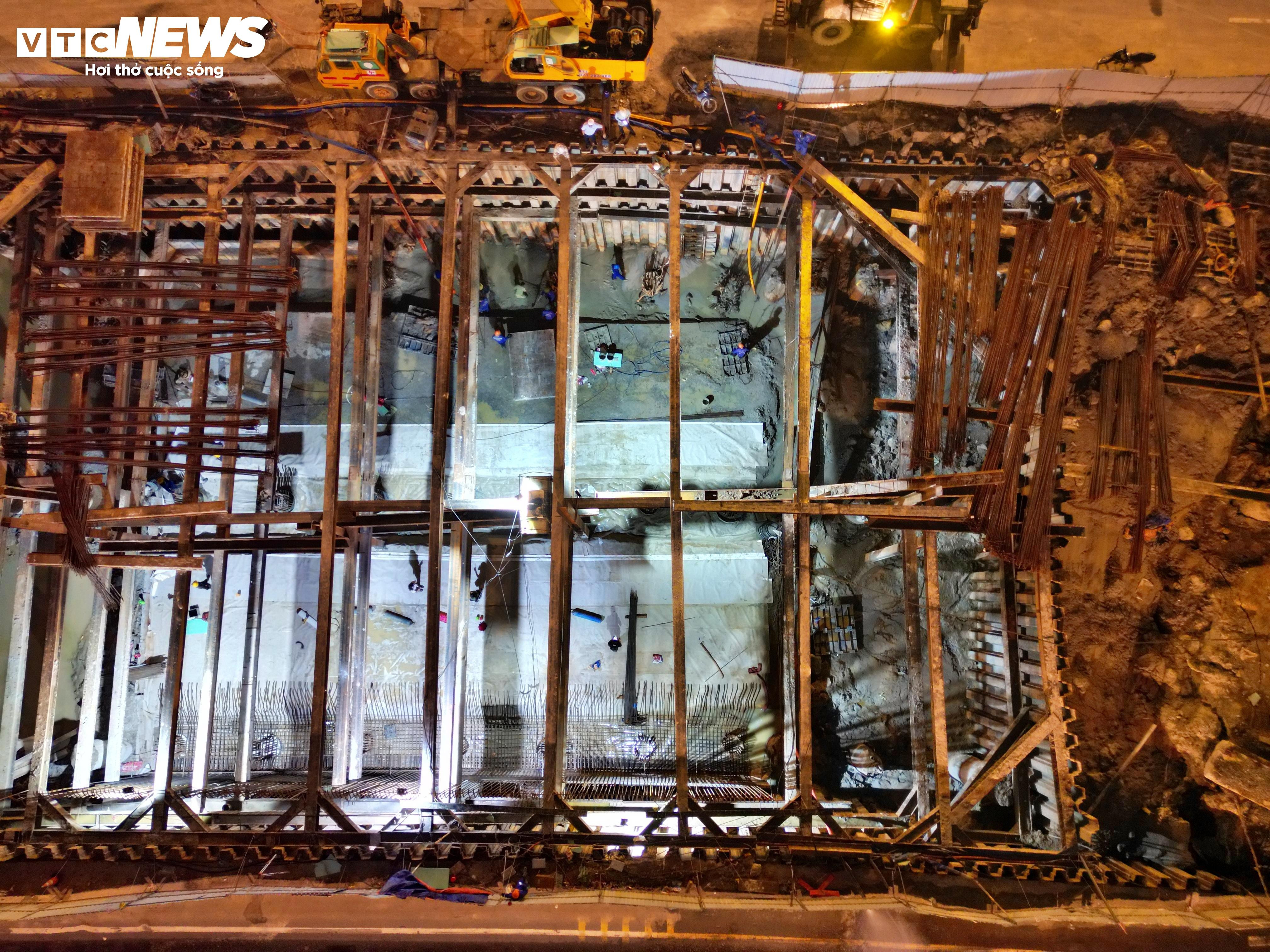 Cảnh làm việc xuyên đêm, xuyên dịp lễ ở nút giao hiện đại nhất TP.HCM - 11