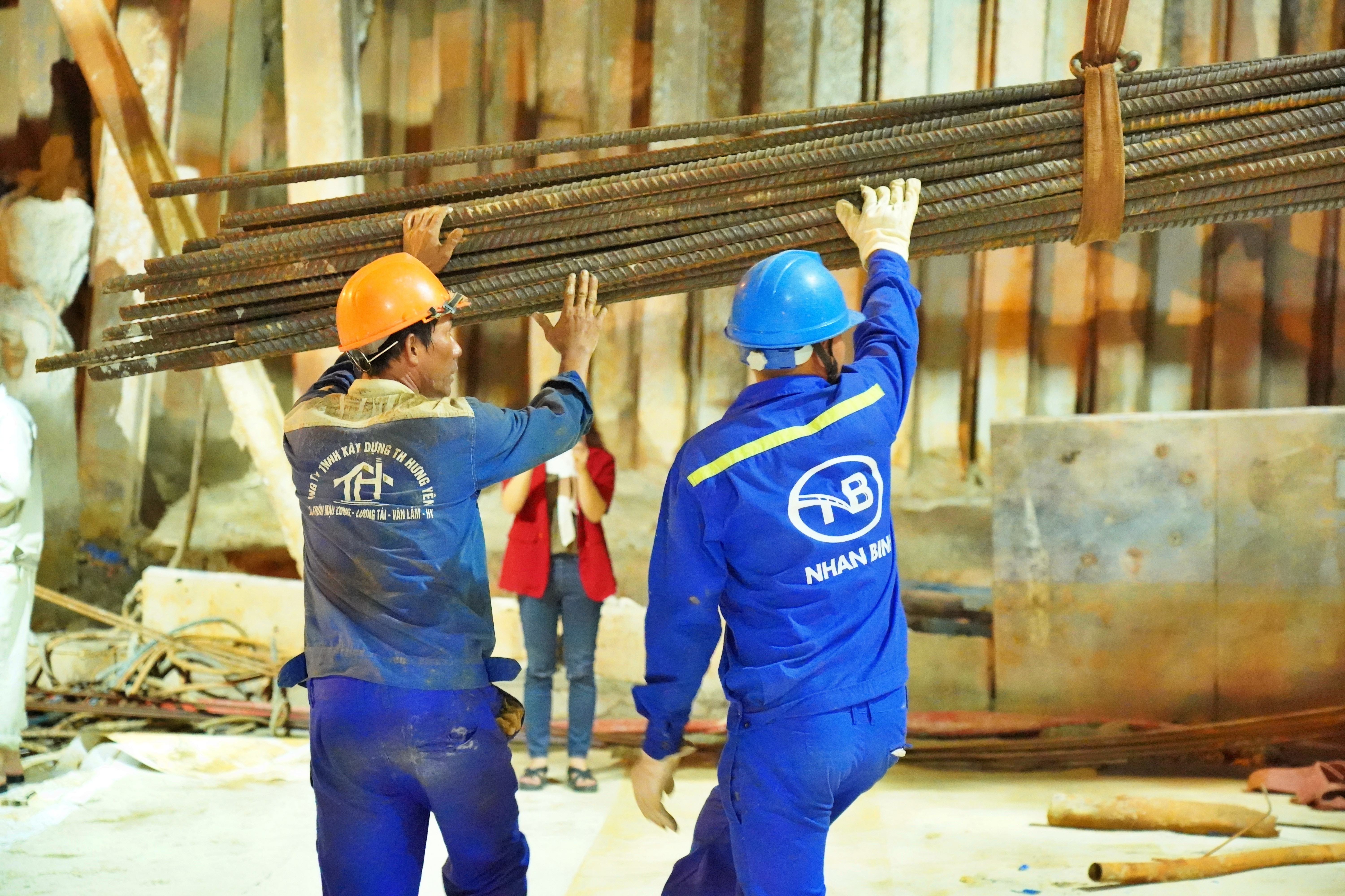 Cảnh làm việc xuyên đêm, xuyên dịp lễ ở nút giao hiện đại nhất TP.HCM - 8