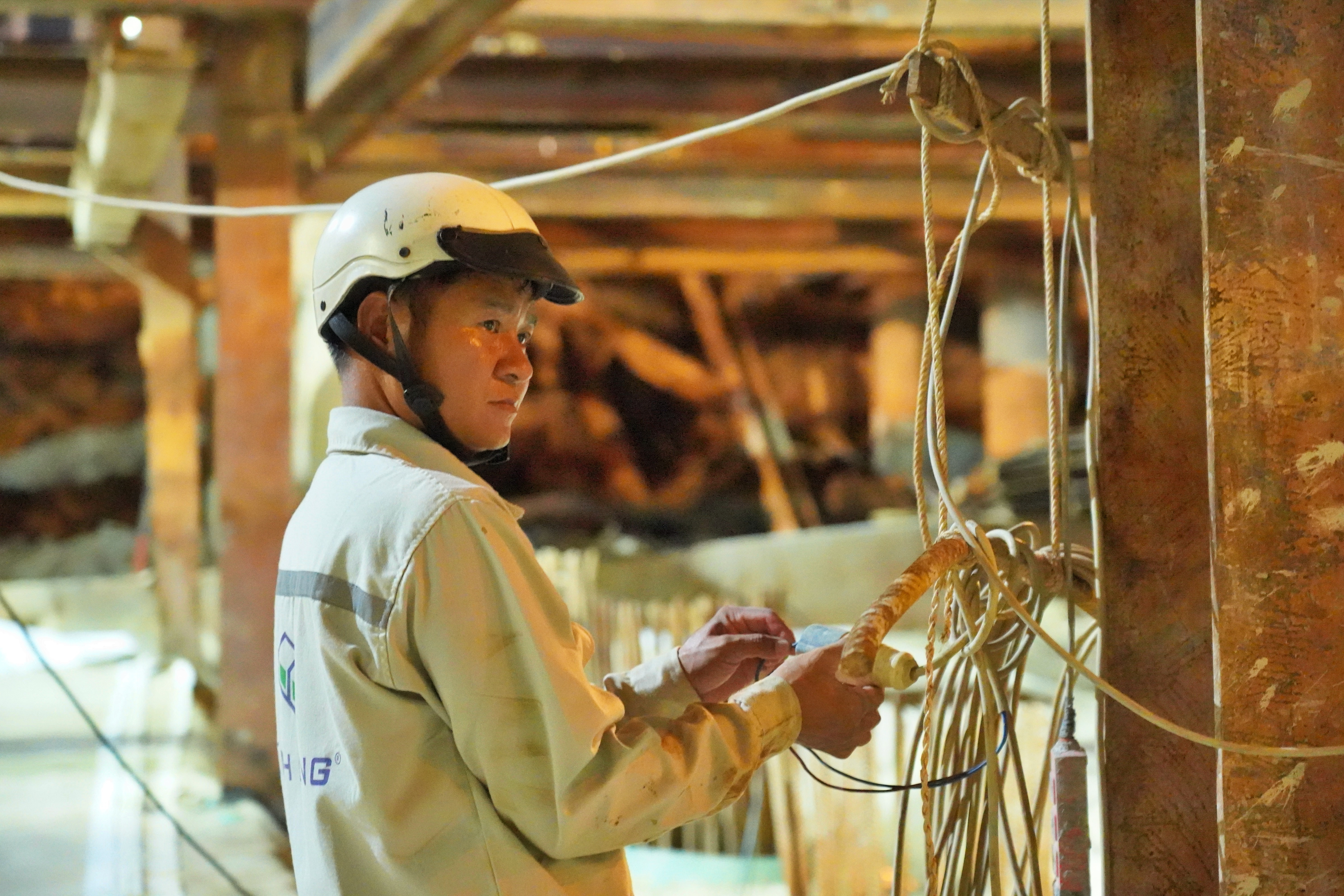 Cảnh làm việc xuyên đêm, xuyên dịp lễ ở nút giao hiện đại nhất TP.HCM - 6