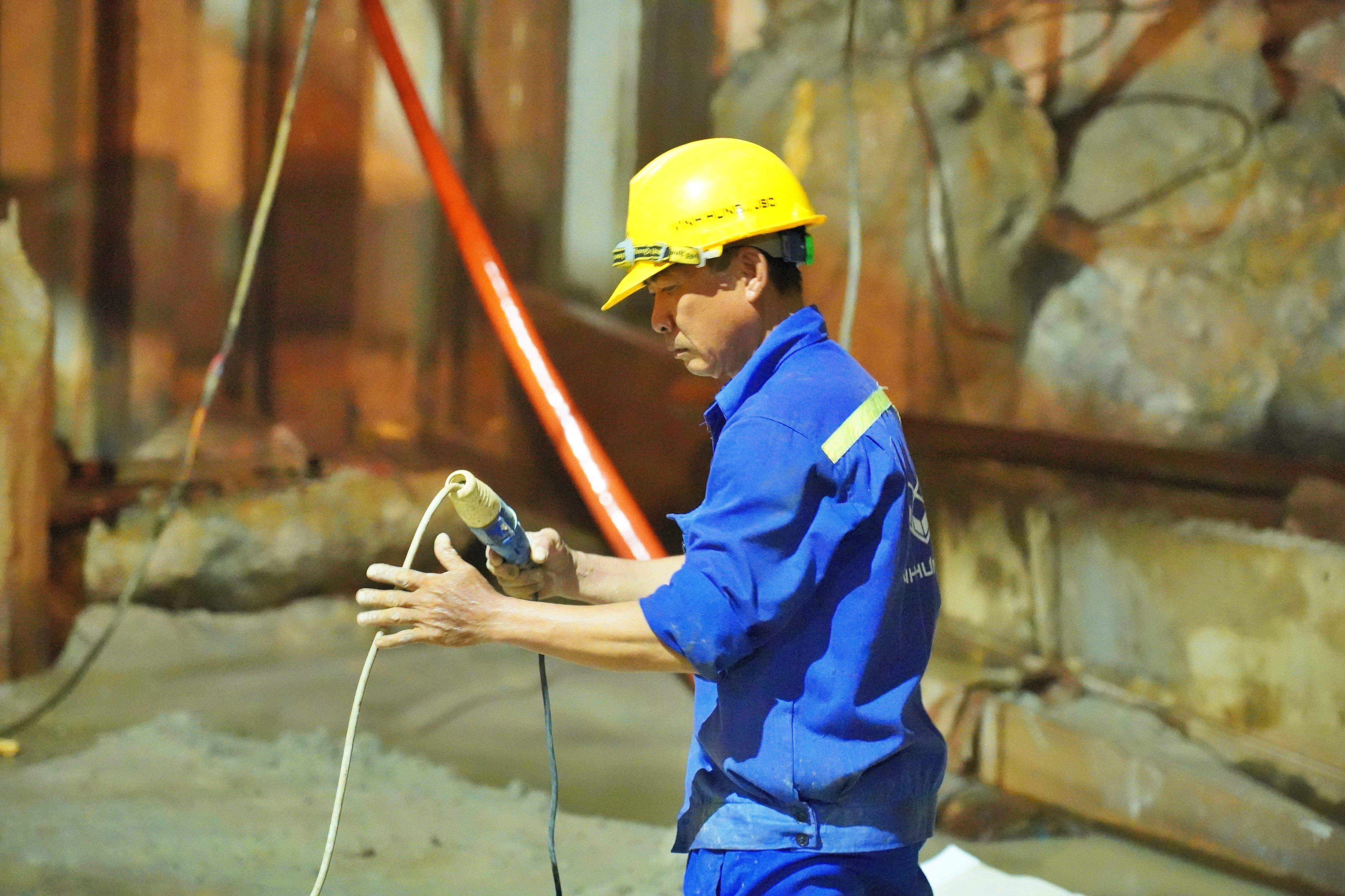 Cảnh làm việc xuyên đêm, xuyên dịp lễ ở nút giao hiện đại nhất TP.HCM - 5