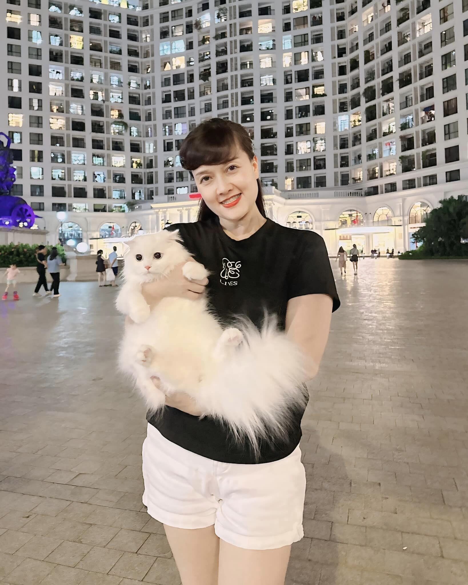 Sao Việt 1/9: Hồng Nhung diện bikini, Chi Pu khoe huy chương bạc bắn cung - 7