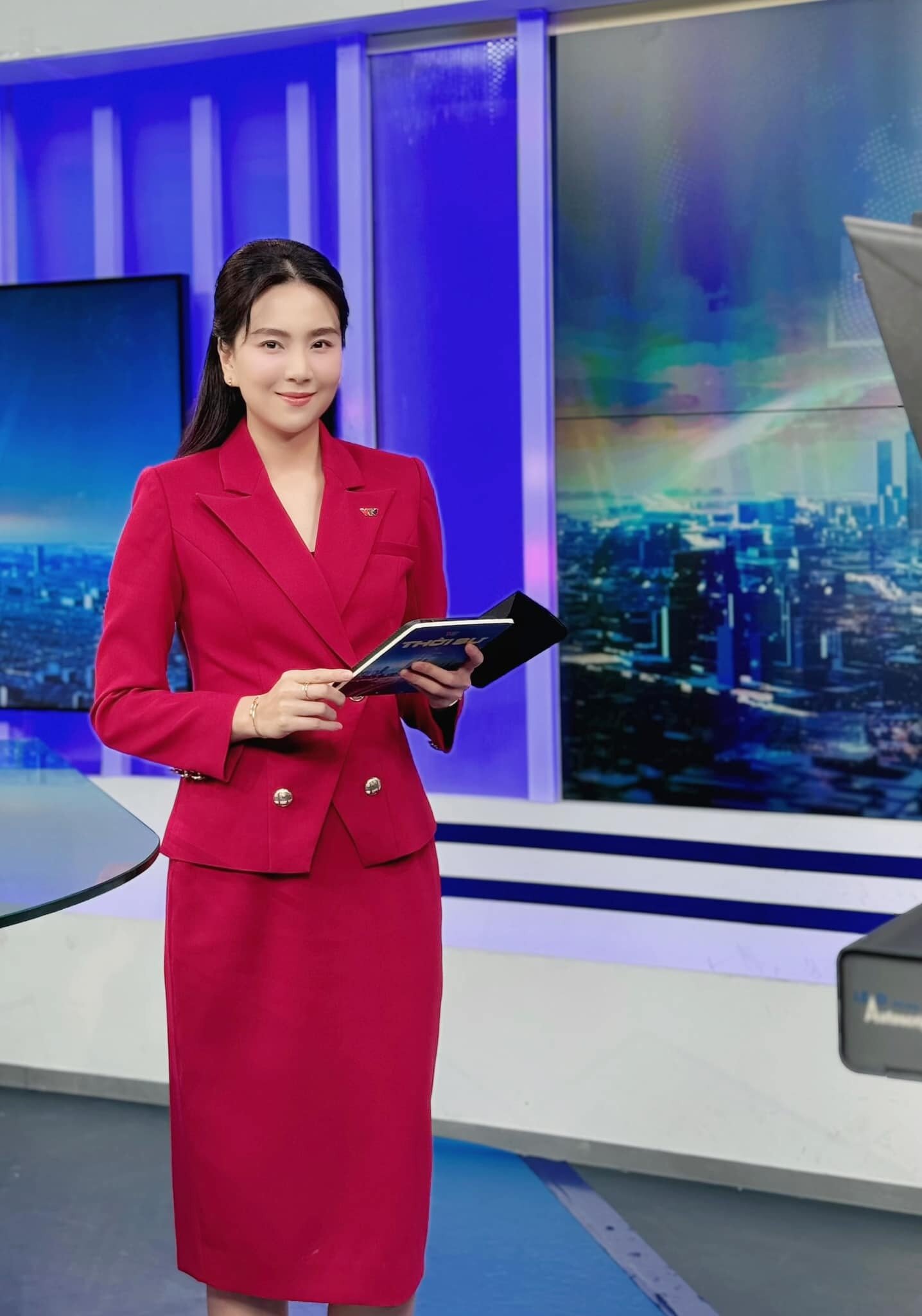 Sao Việt 1/9: Hồng Nhung diện bikini, Chi Pu khoe huy chương bạc bắn cung - 6