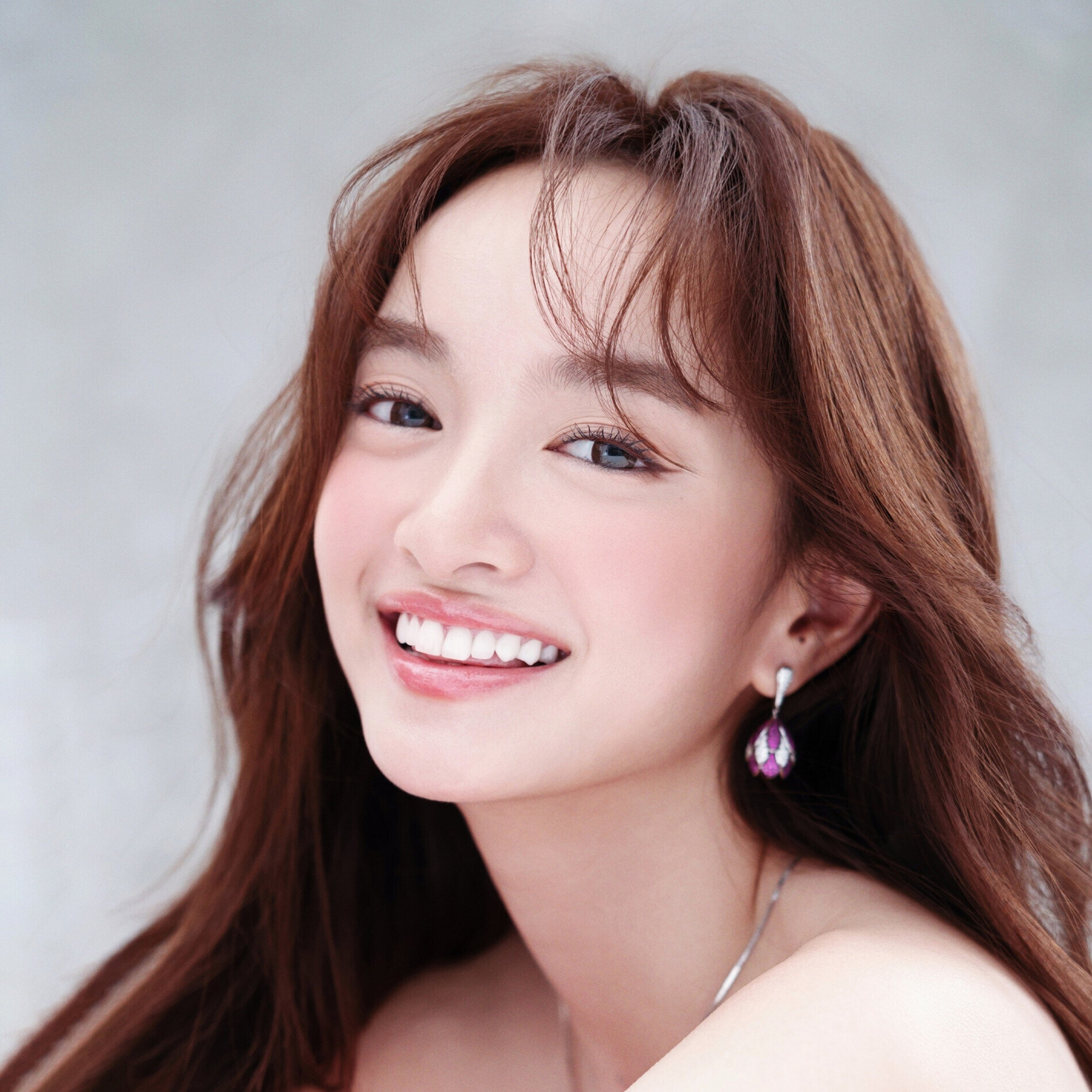 Sao Việt 1/9: Hồng Nhung diện bikini, Chi Pu khoe huy chương bạc bắn cung - 13