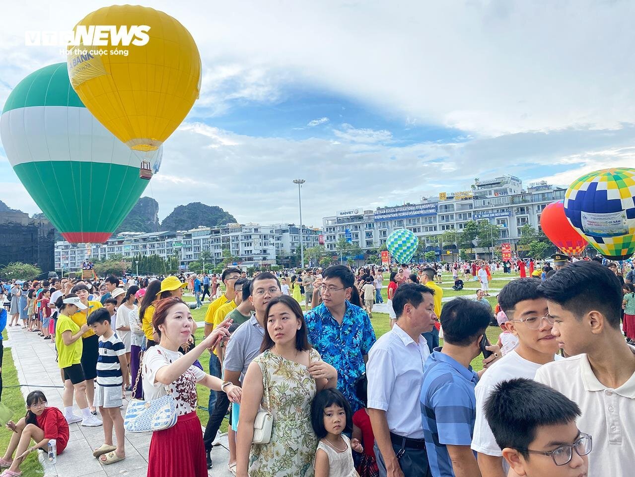 Trải nghiệm bay khinh khí cầu, ngắm Hạ Long từ trên cao - 9