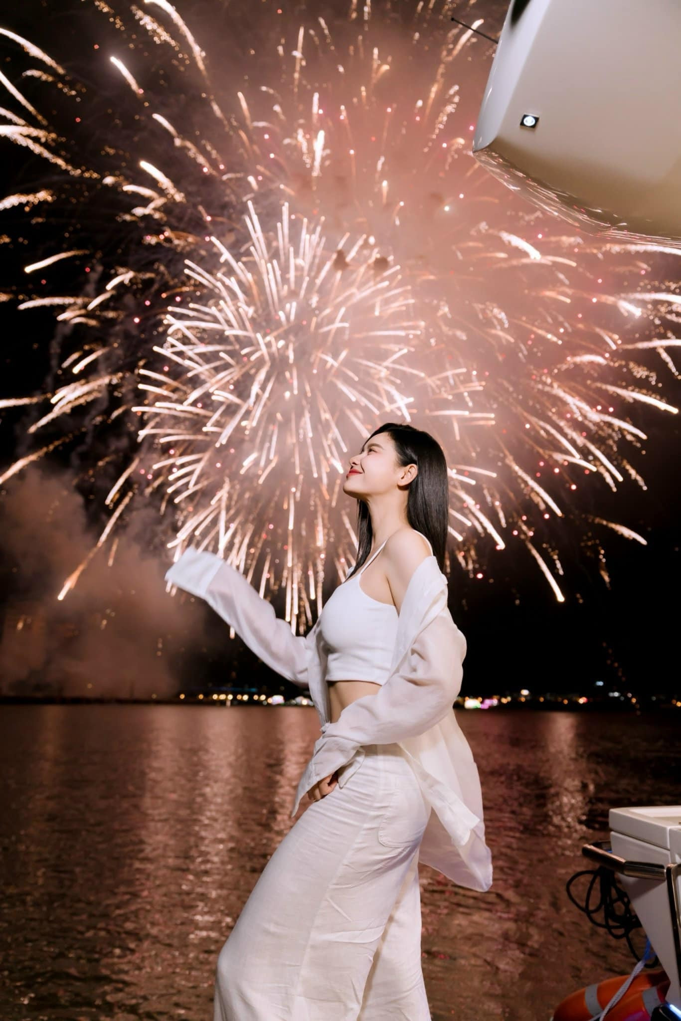 Sao Việt 3/9: Vợ chồng Trấn Thành hẹn hò, NSƯT Ngọc Quỳnh du lịch cùng bạn gái - 7