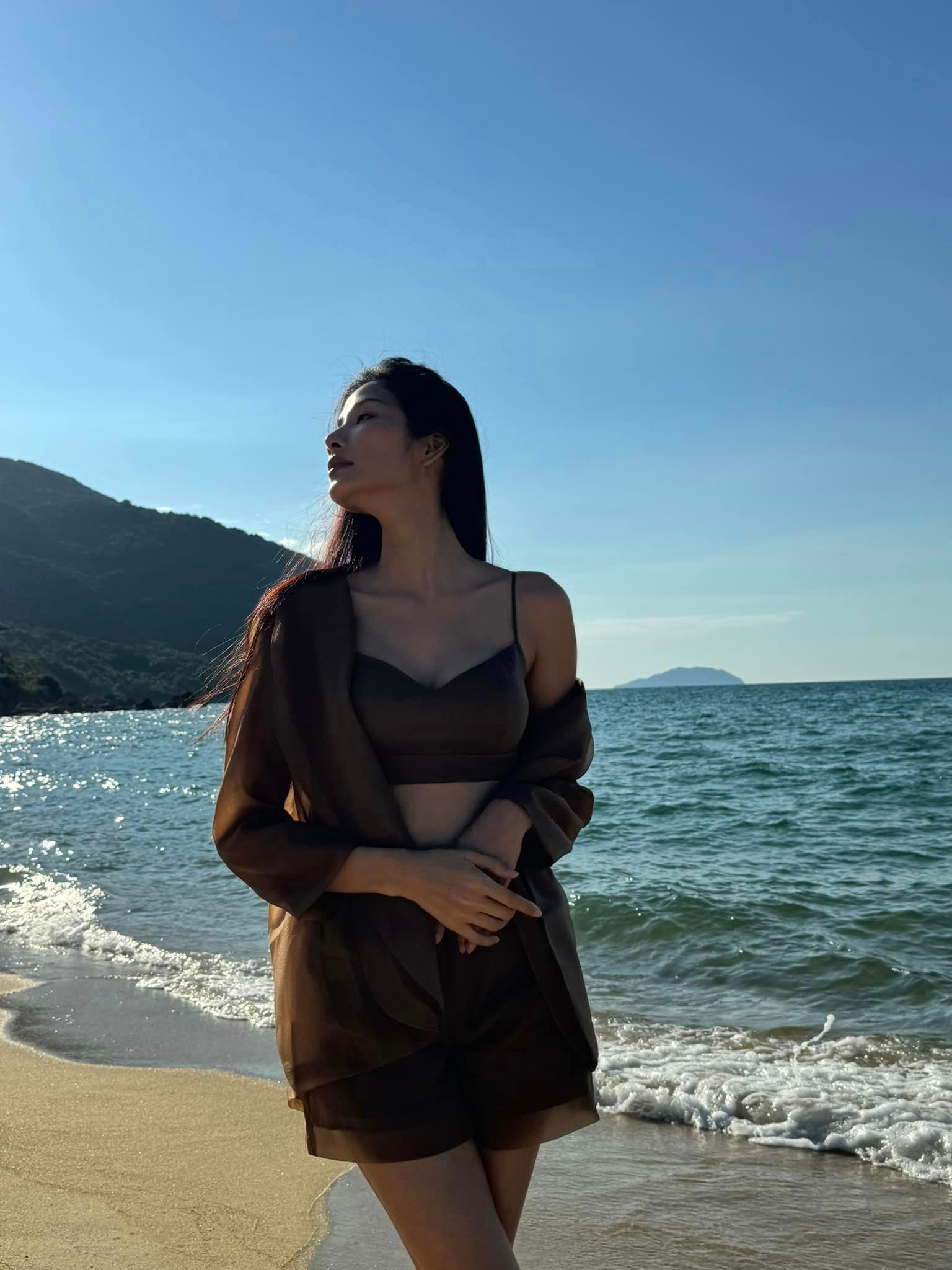 Sao Việt 3/9: Vợ chồng Trấn Thành hẹn hò, NSƯT Ngọc Quỳnh du lịch cùng bạn gái - 11