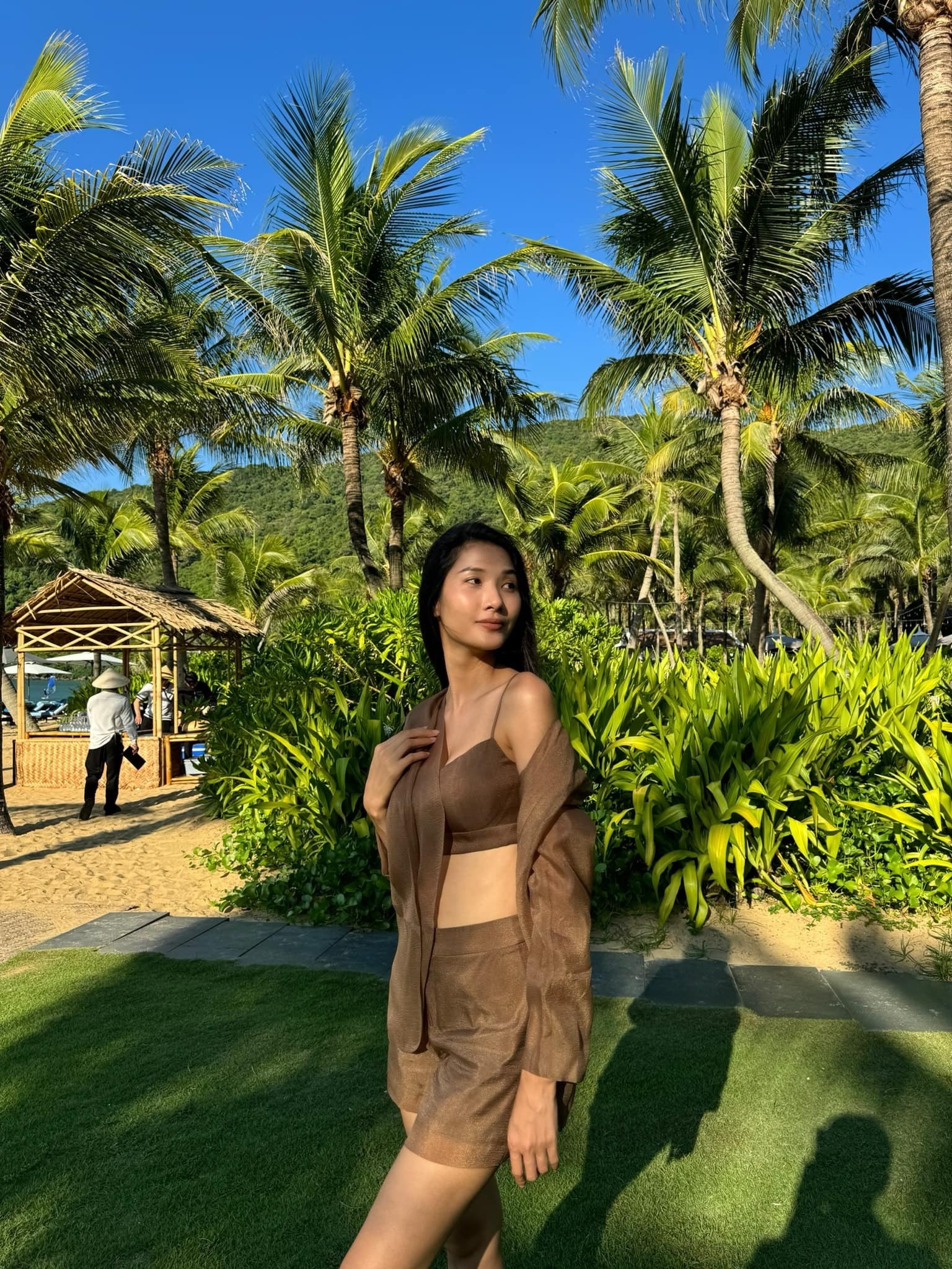 Sao Việt 3/9: Vợ chồng Trấn Thành hẹn hò, NSƯT Ngọc Quỳnh du lịch cùng bạn gái - 12