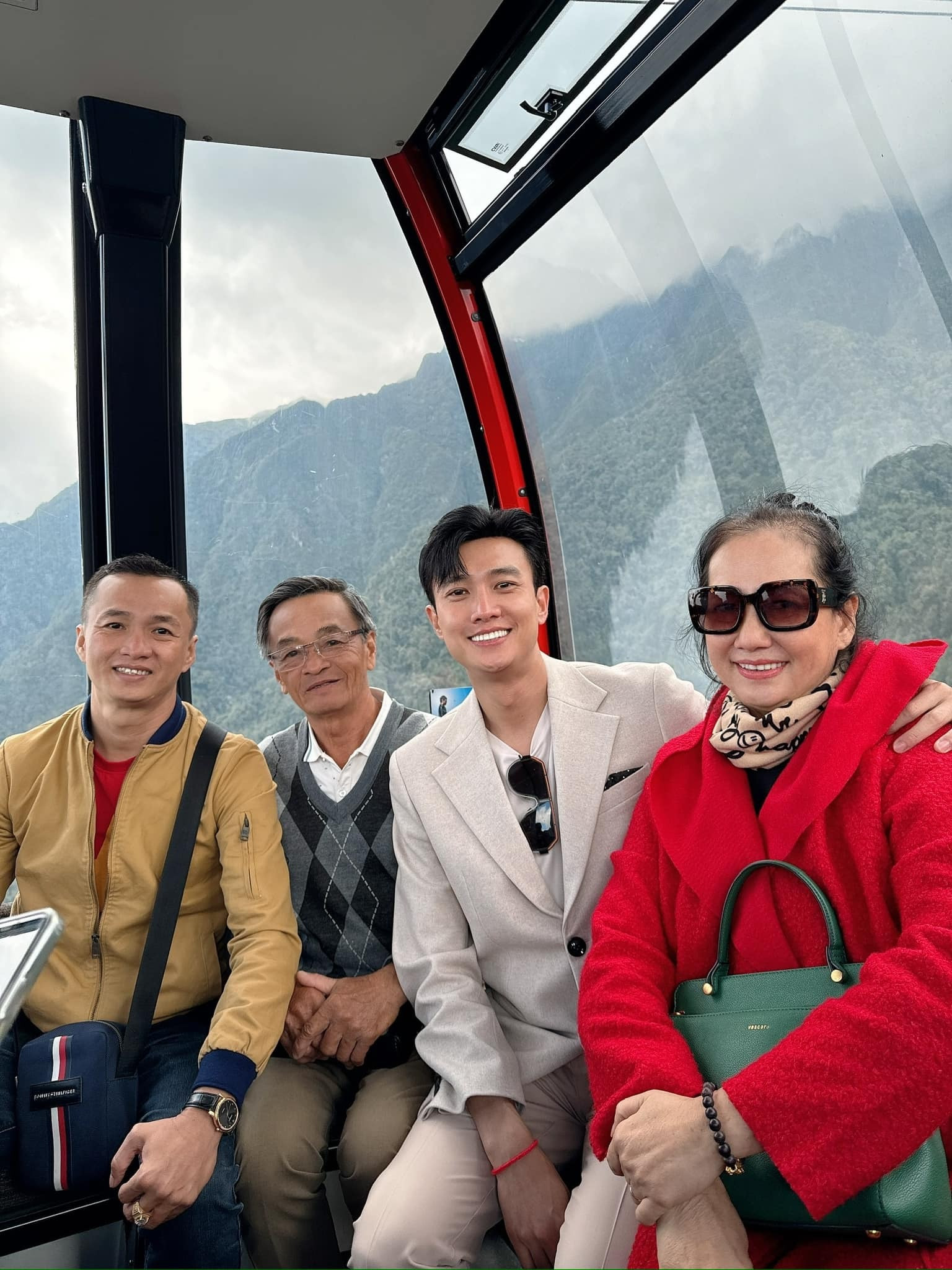 Sao Việt 3/9: Vợ chồng Trấn Thành hẹn hò, NSƯT Ngọc Quỳnh du lịch cùng bạn gái - 16