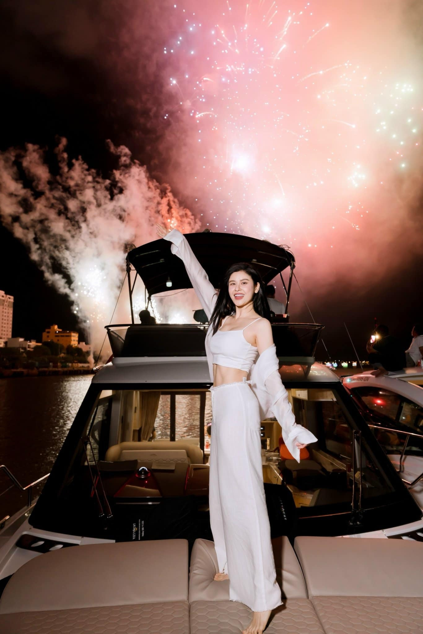 Sao Việt 3/9: Vợ chồng Trấn Thành hẹn hò, NSƯT Ngọc Quỳnh du lịch cùng bạn gái - 8