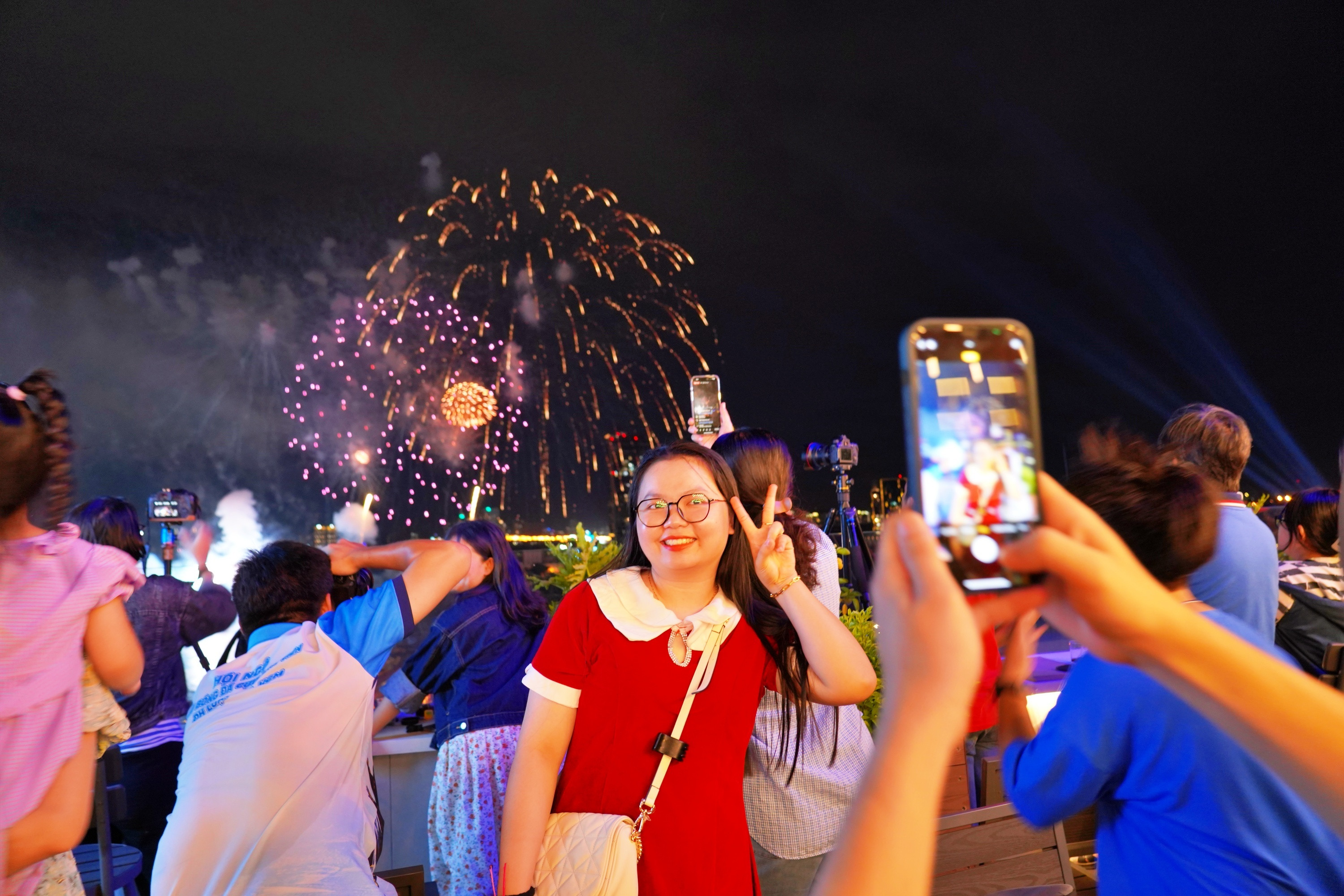 Pháo hoa rực rỡ trên bầu trời TP.HCM mừng ngày Quốc khánh 2/9 - 12