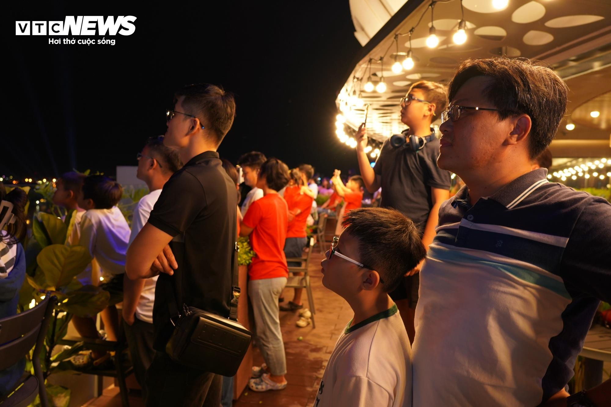 Pháo hoa rực rỡ trên bầu trời TP.HCM mừng ngày Quốc khánh 2/9 - 13