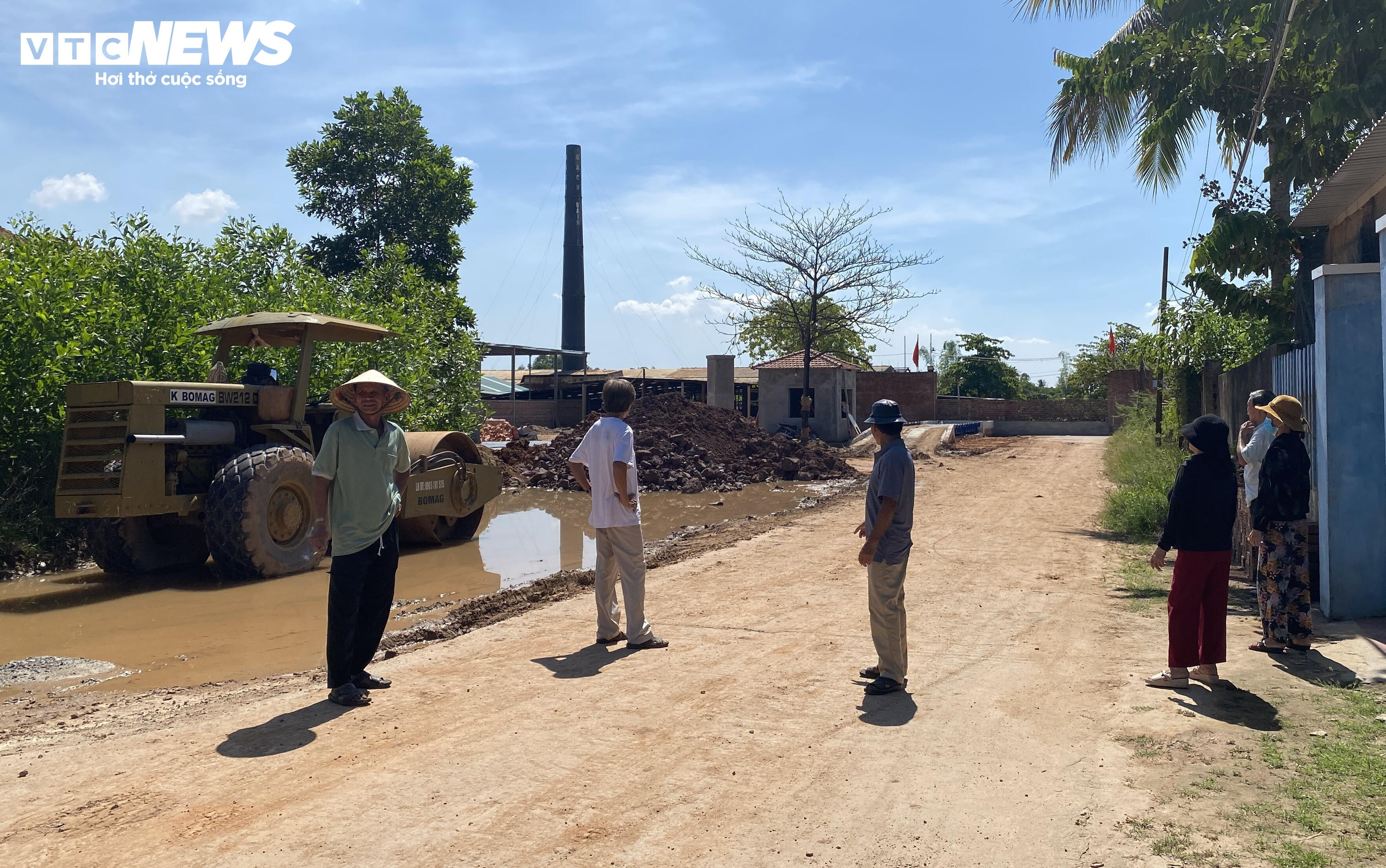 Nhà máy gạch ‘bức tử’ môi trường, dân đóng cửa nhà cả ngày lẫn đêm - 3