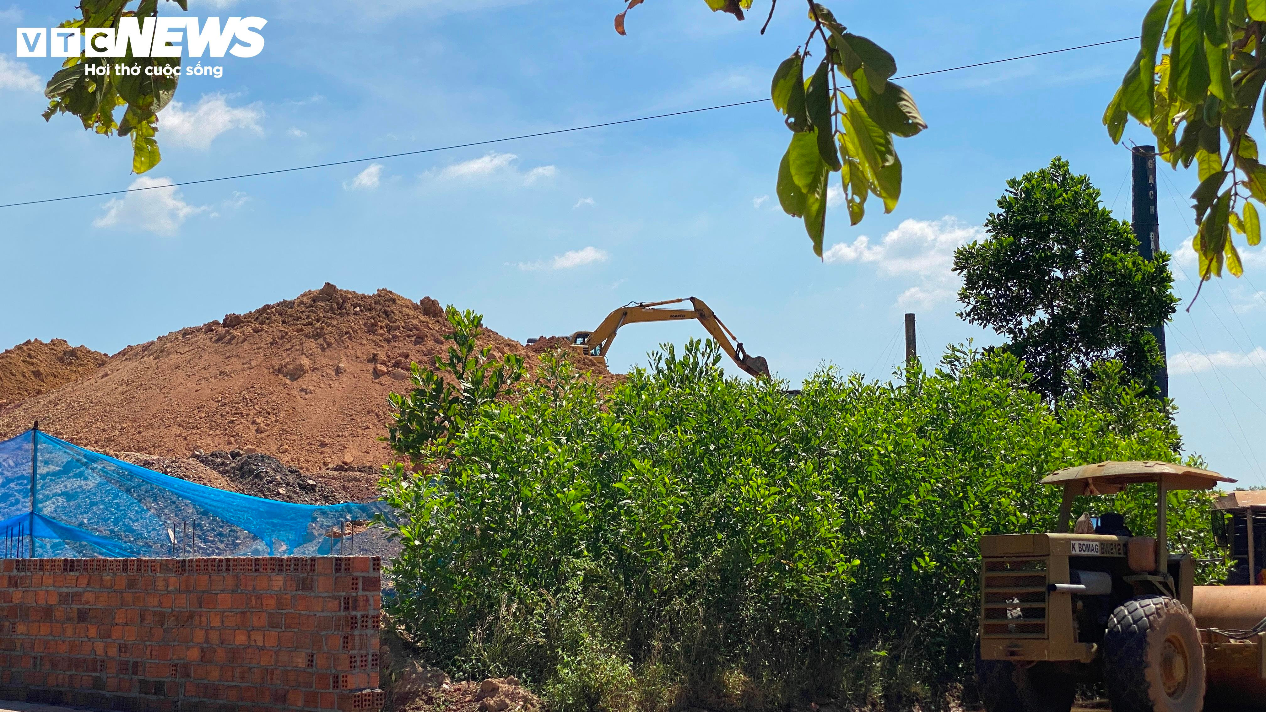 Nhà máy gạch ‘bức tử’ môi trường, dân đóng cửa nhà cả ngày lẫn đêm - 4