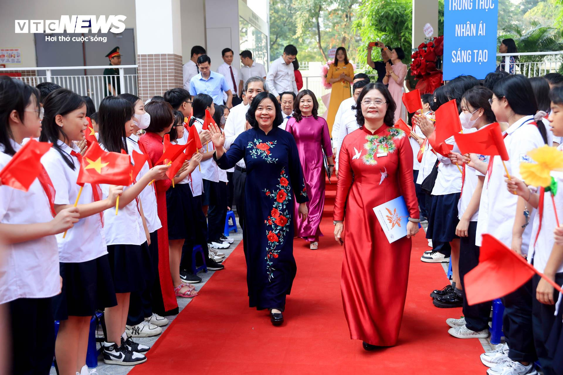 Hơn 23 triệu học sinh cả nước bước vào năm học mới 2024-2025 - 6