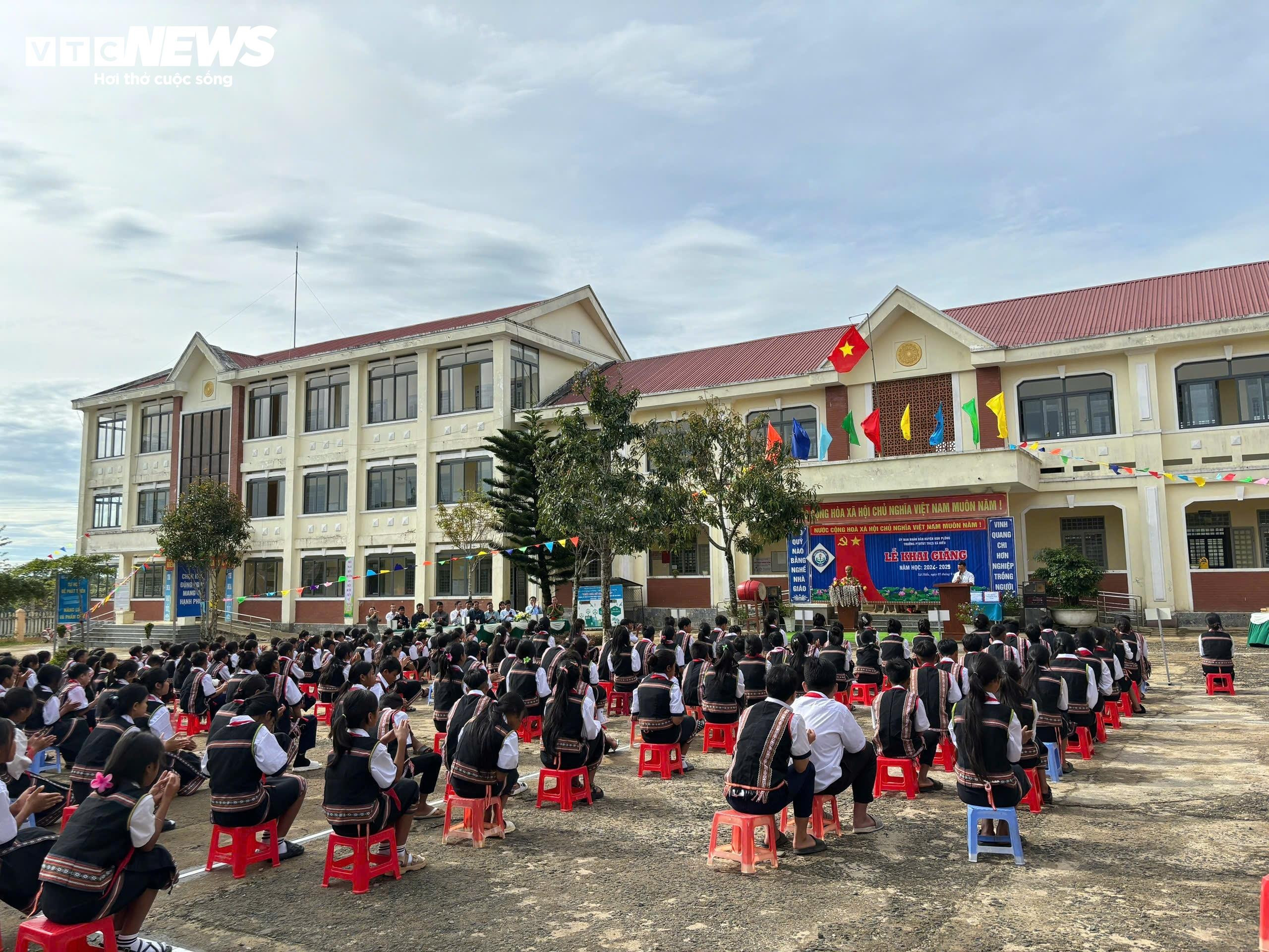 Hơn 23 triệu học sinh cả nước bước vào năm học mới 2024-2025 - 75