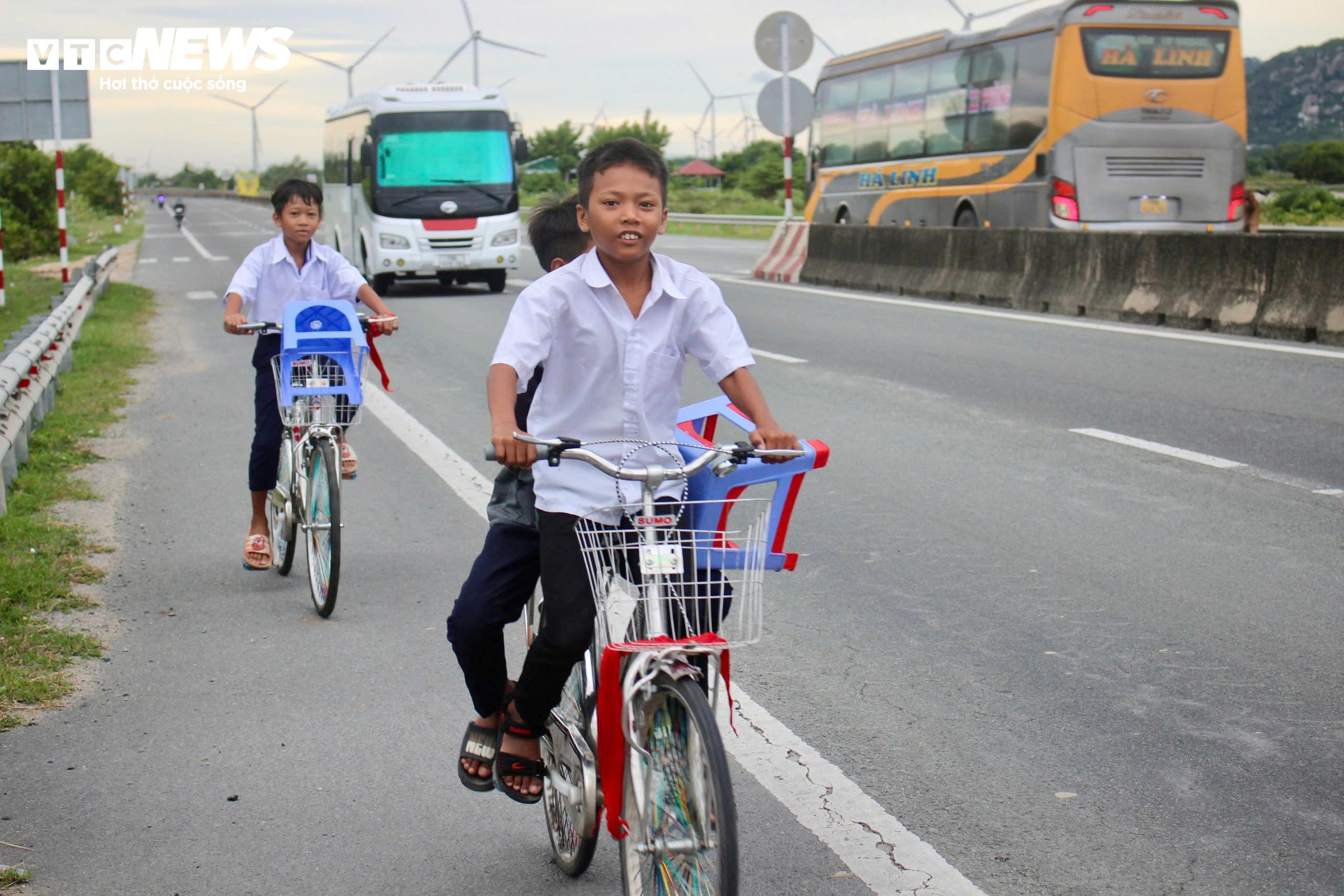 Hơn 23 triệu học sinh cả nước bước vào năm học mới 2024-2025 - 77