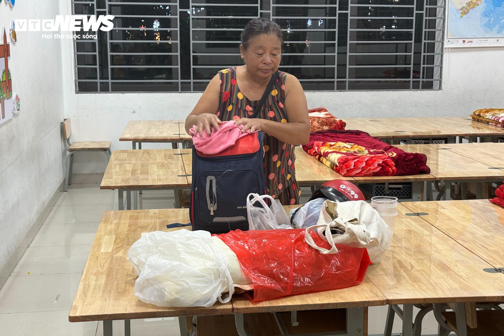 Hà Nội di dời 48 hộ dân ngay trong đêm tránh siêu bão Yagi - 10