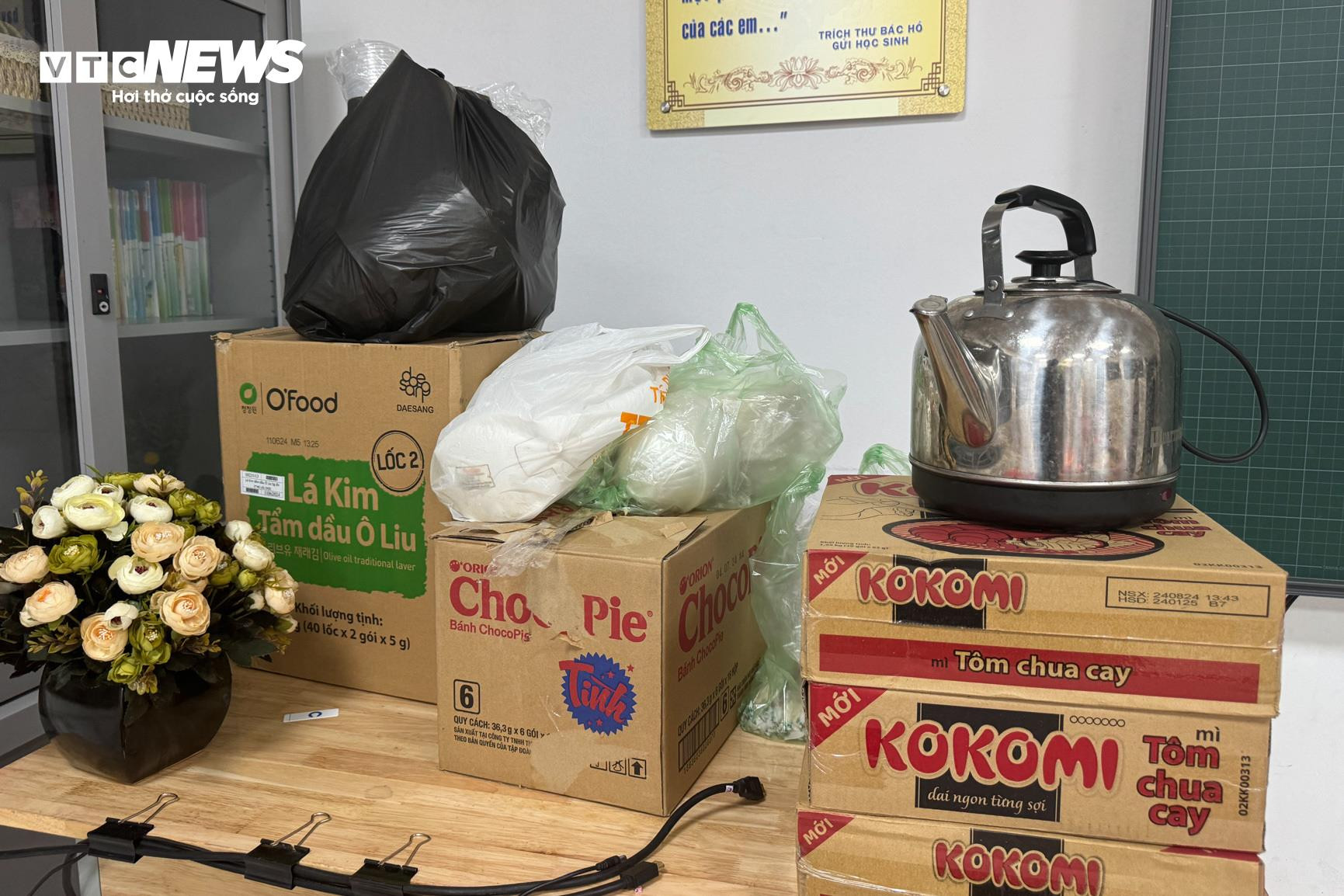 Hà Nội di dời 48 hộ dân ngay trong đêm tránh siêu bão Yagi - 9