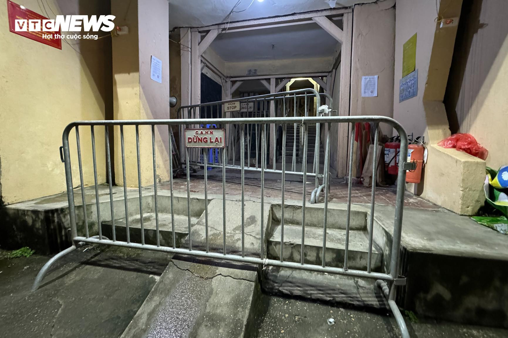 Hà Nội di dời 48 hộ dân ngay trong đêm tránh siêu bão Yagi - 4