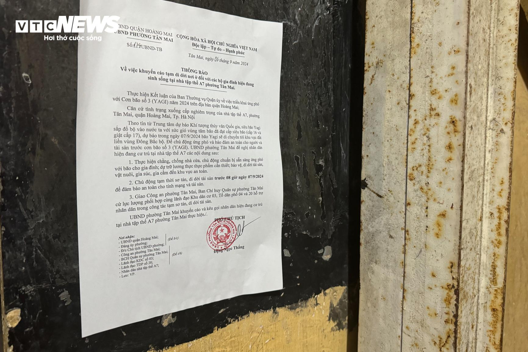 Hà Nội di dời 48 hộ dân ngay trong đêm tránh siêu bão Yagi - 6