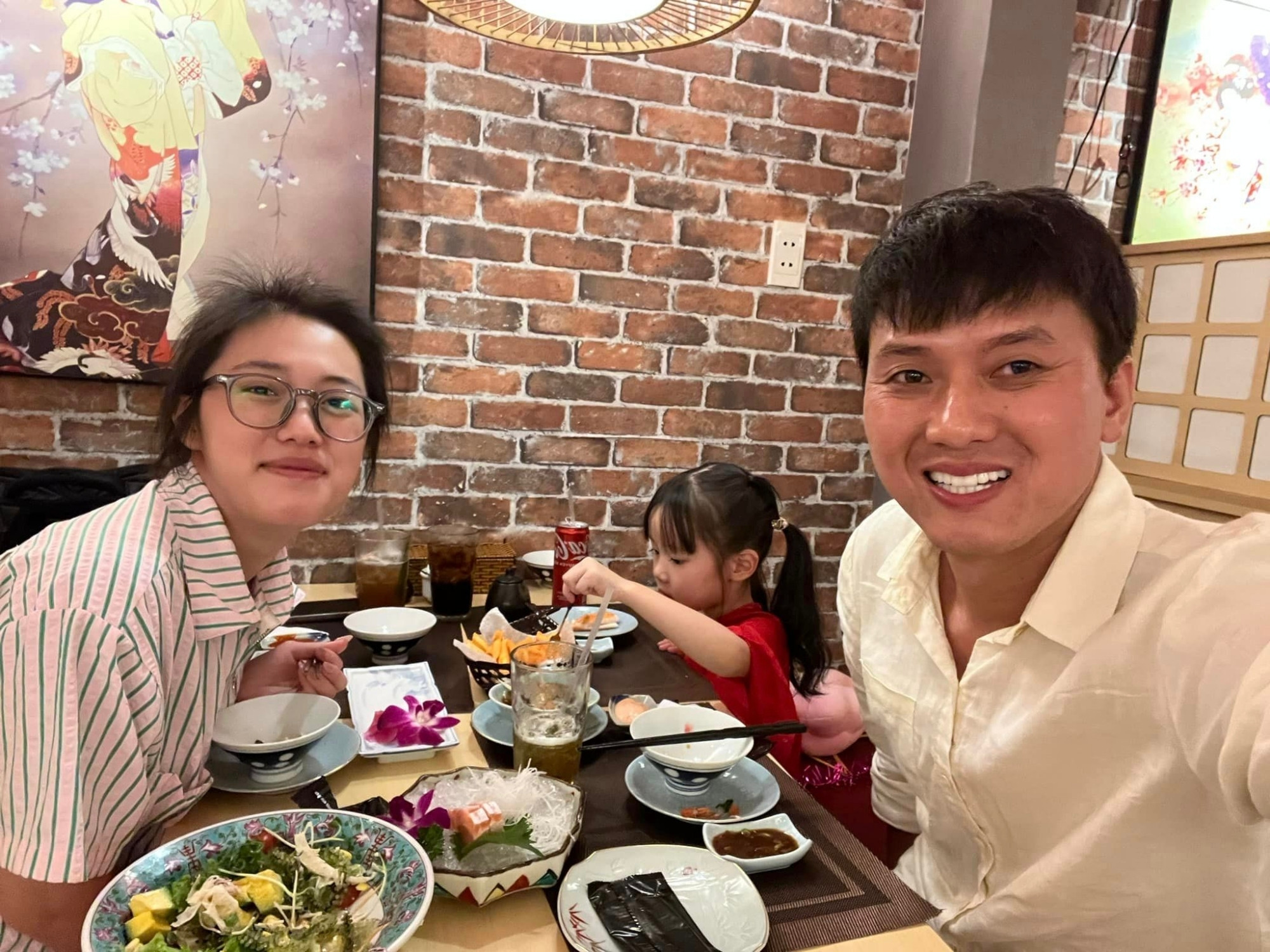 Sao Việt 9/9: Khánh Vân khoe ảnh bạn trai chụp, Minh Hằng bầm dập khi tập nhảy - 12