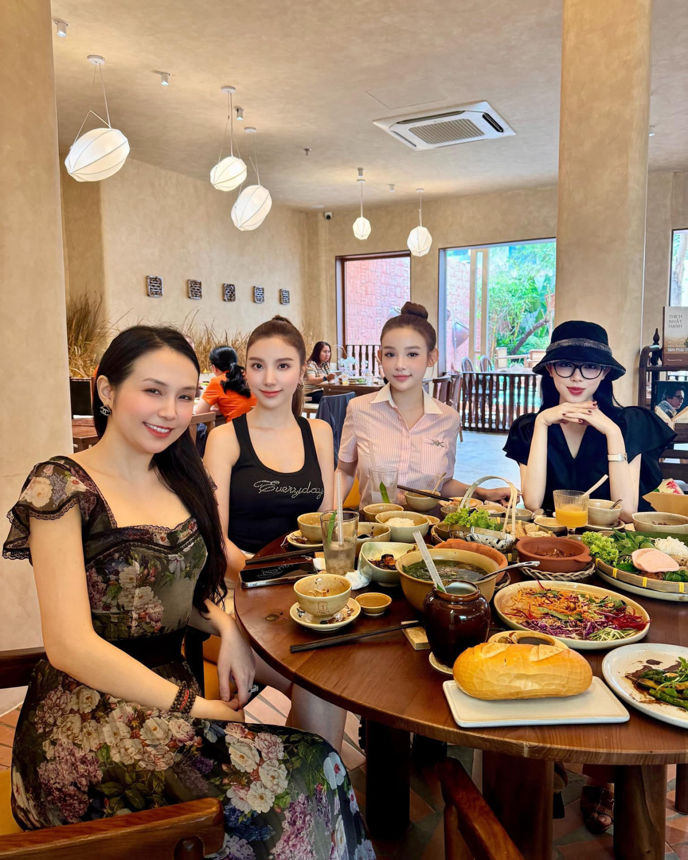 Sao Việt 9/9: Khánh Vân khoe ảnh bạn trai chụp, Minh Hằng bầm dập khi tập nhảy - 11